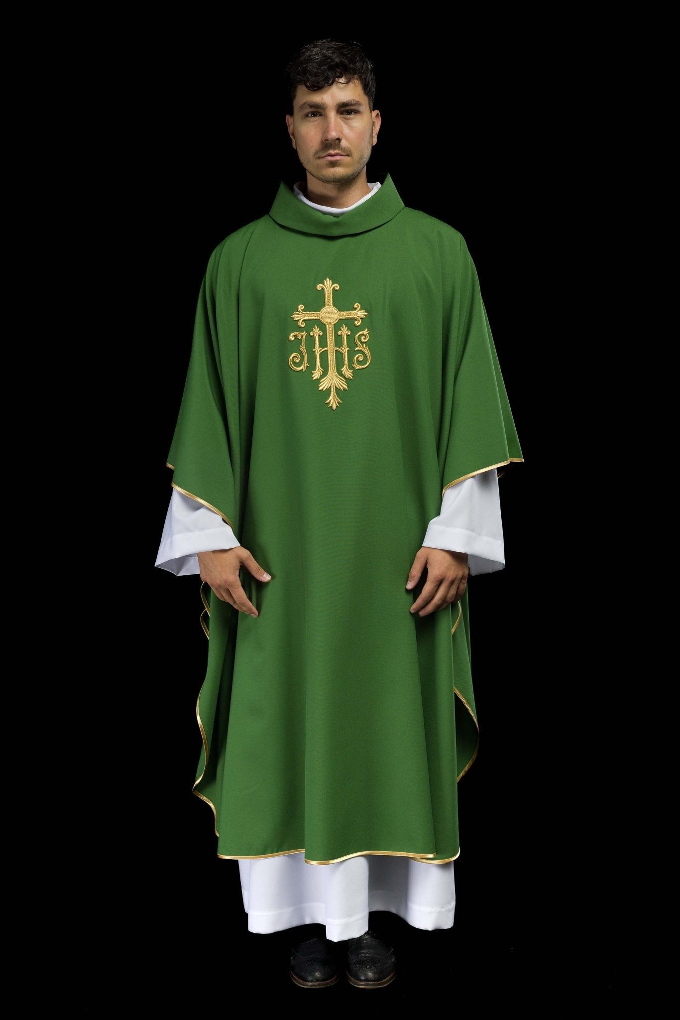 Chasuble verte JHS avec broderie en relief KOR/255/01/12 - CHASUBLES.FR