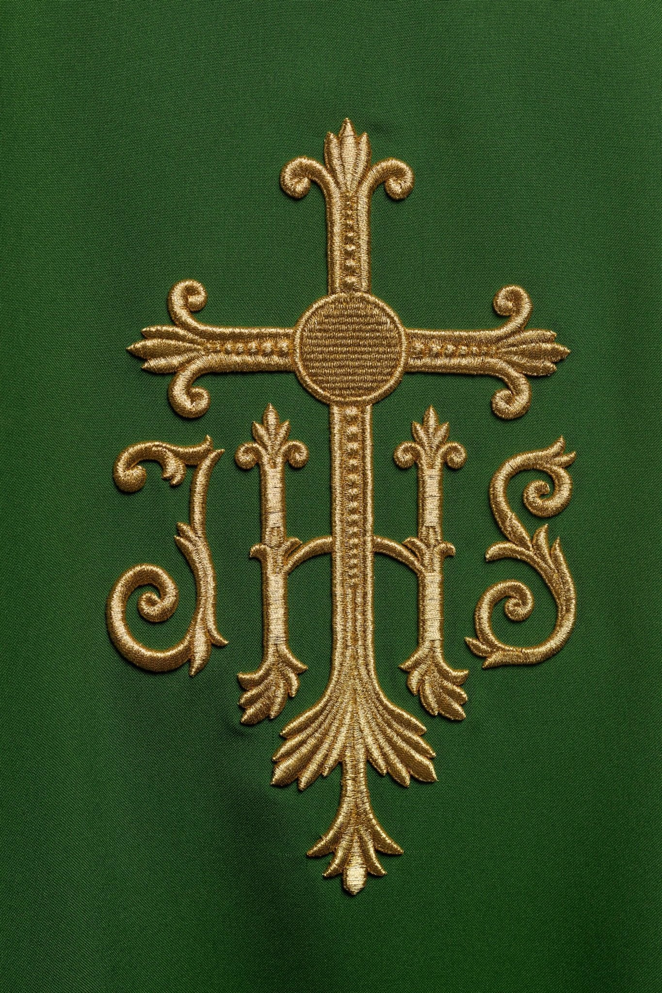 Chasuble verte JHS avec broderie en relief KOR/255/01/12 - CHASUBLES.FR