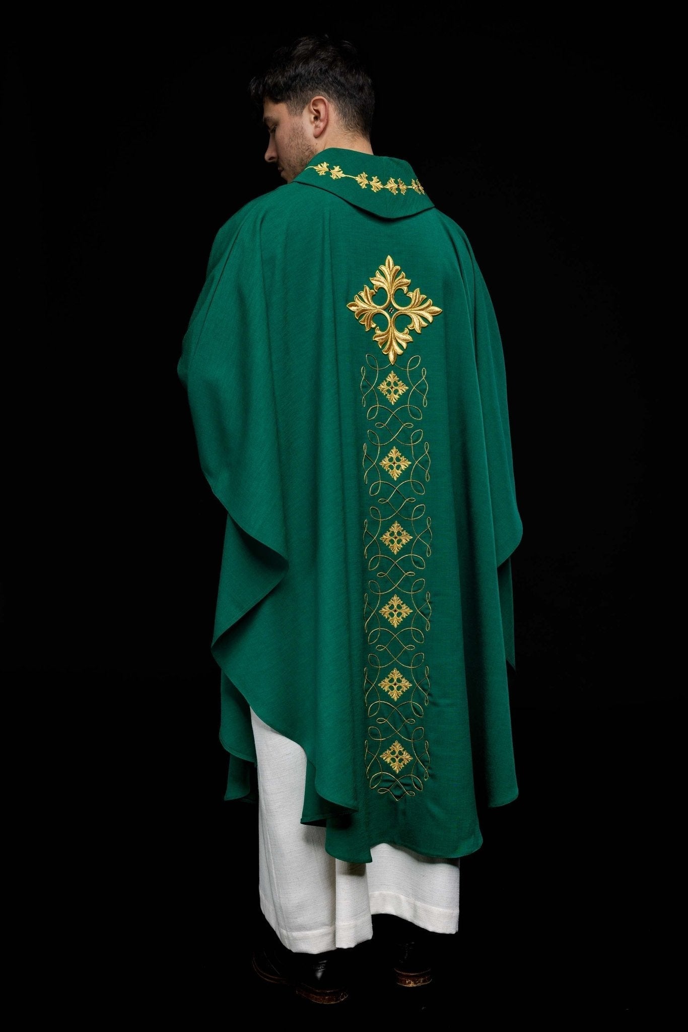 Chasuble verte richement brodée de cordes et de pierres LE/7018/01 - CHASUBLES.FR