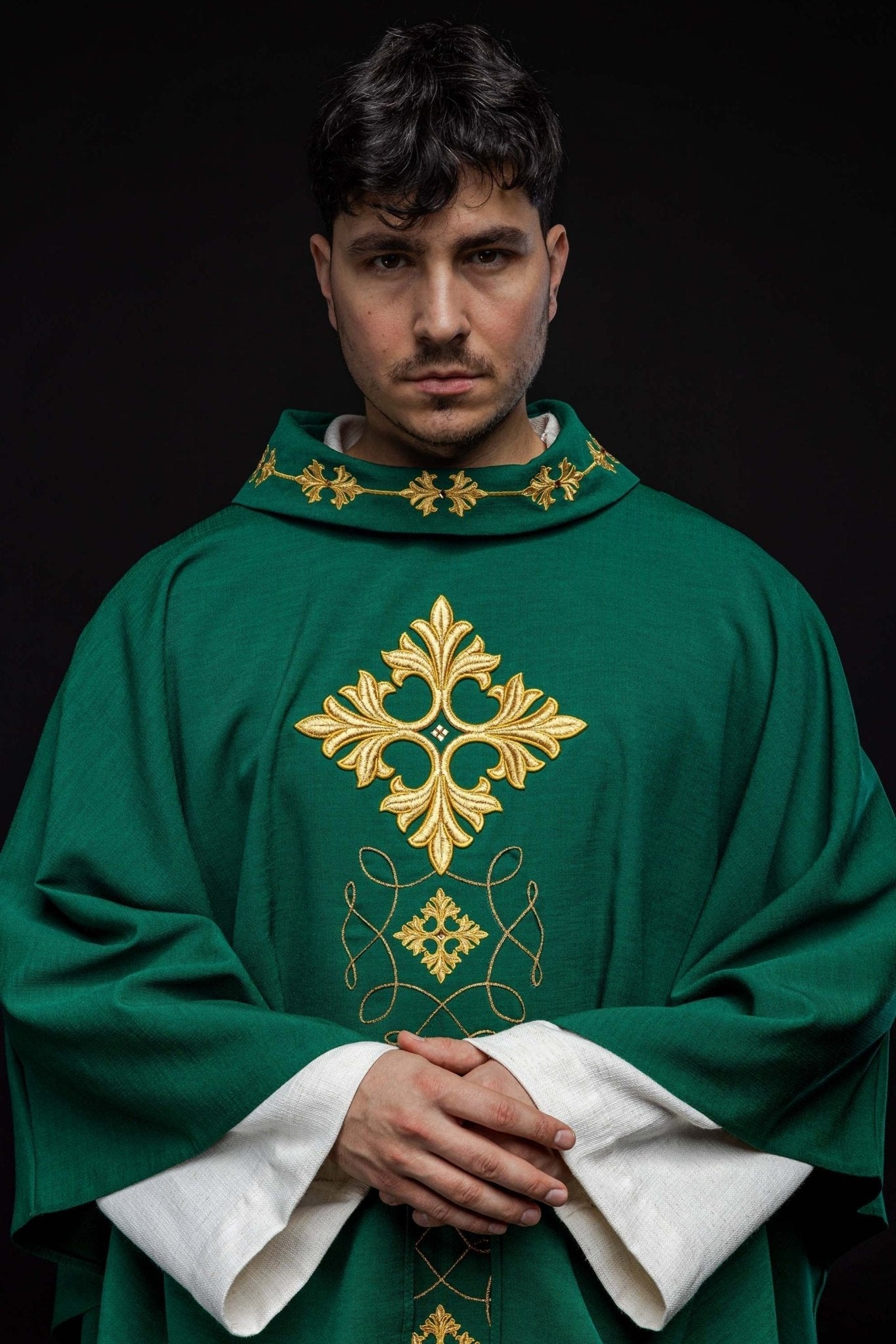 Chasuble verte richement brodée de cordes et de pierres LE/7018/01 - CHASUBLES.FR