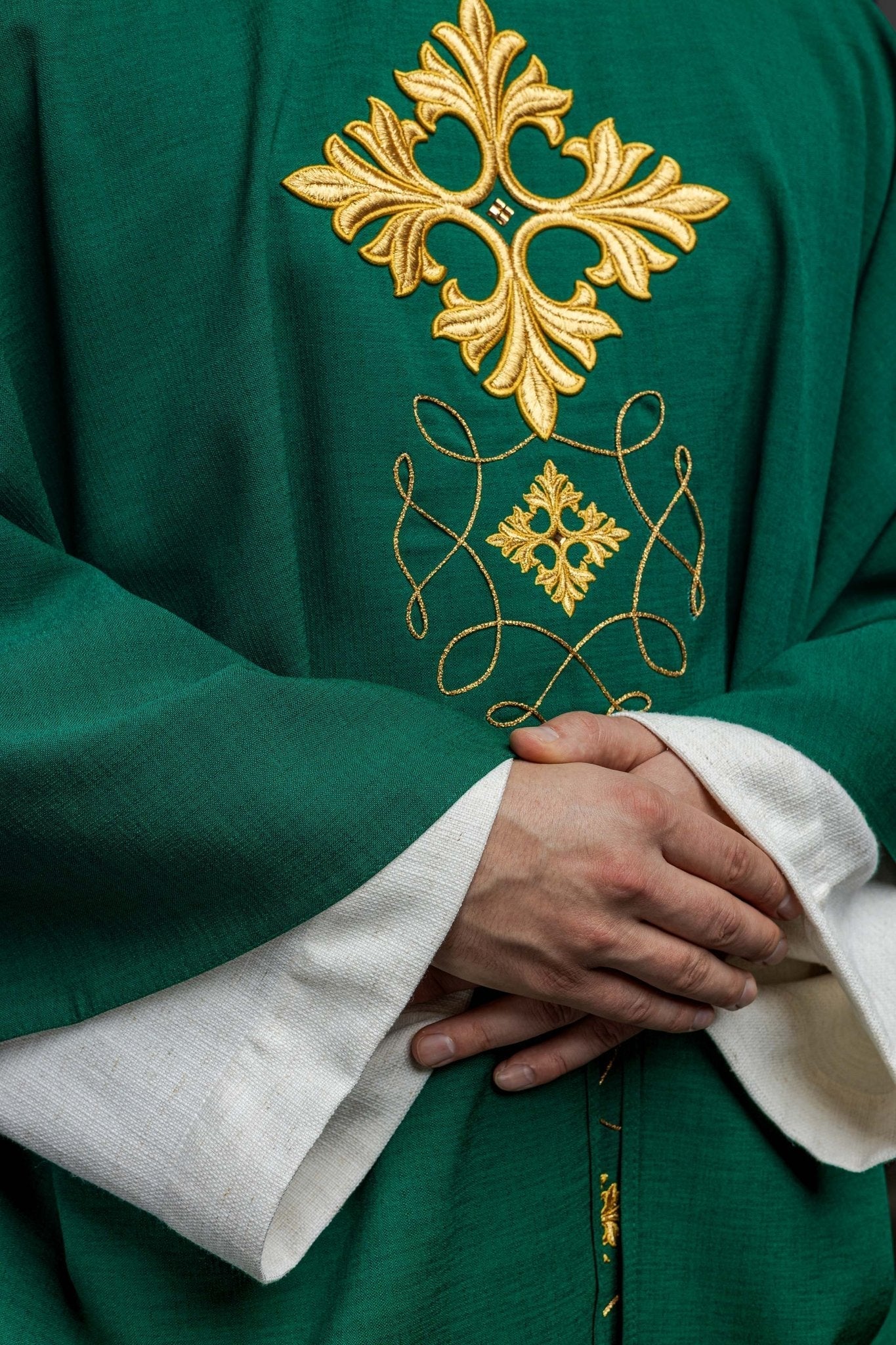 Chasuble verte richement brodée de cordes et de pierres LE/7018/01 - CHASUBLES.FR