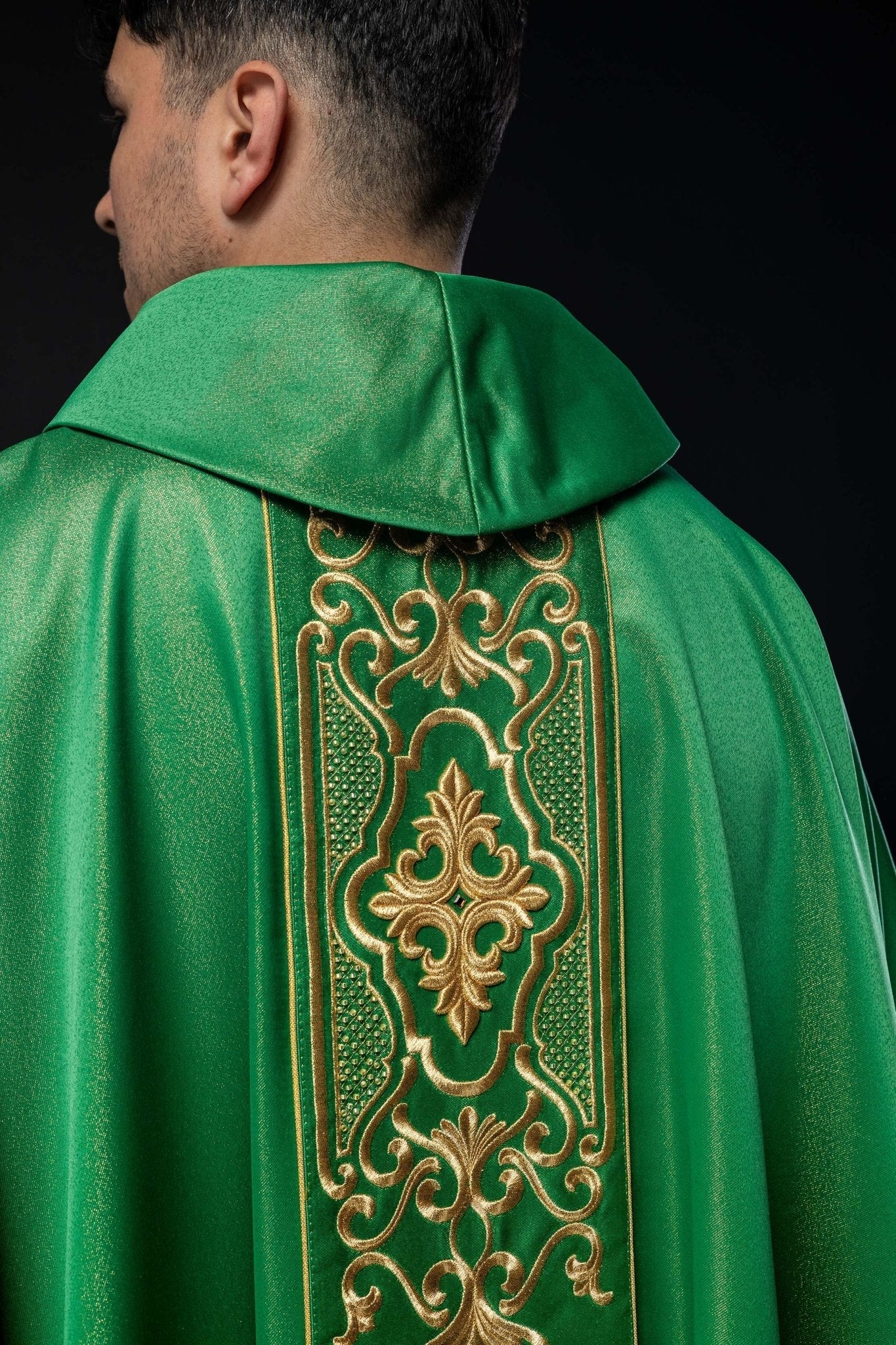 Chasuble verte richement brodée de lustre LE/7021/01 - CHASUBLES.FR