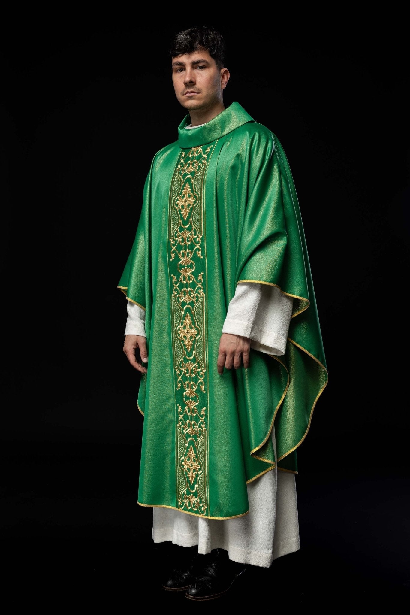 Chasuble verte richement brodée de lustre LE/7021/01 - CHASUBLES.FR