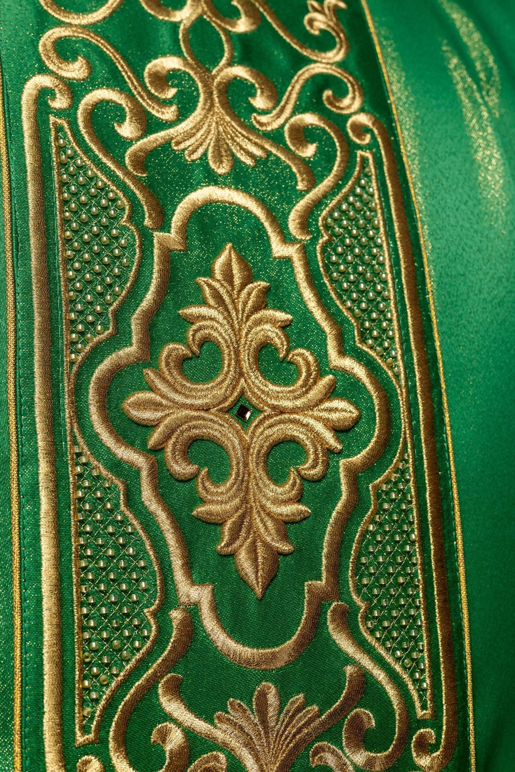 Chasuble verte richement brodée de lustre LE/7021/01 - CHASUBLES.FR