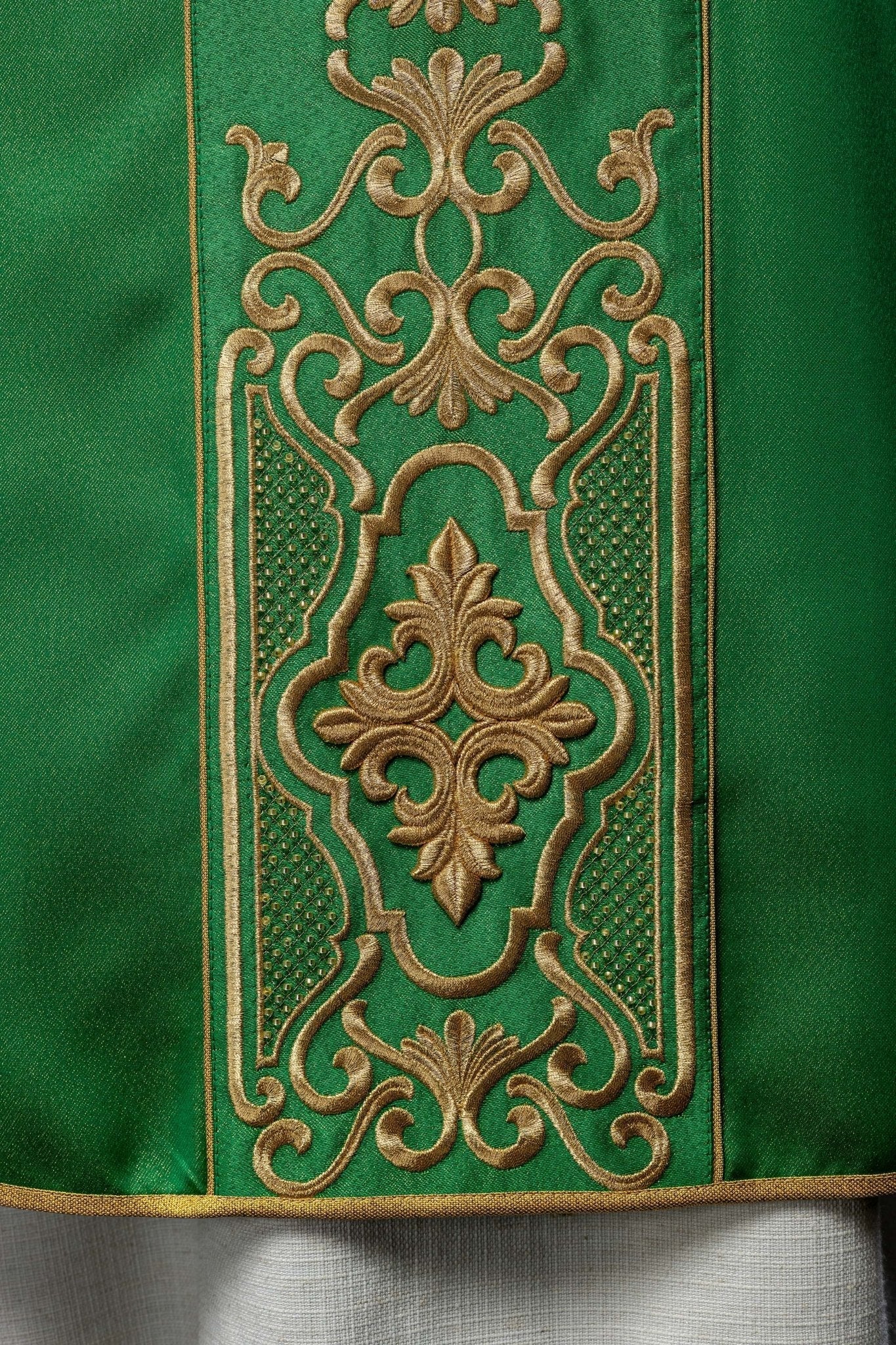 Chasuble verte richement brodée de lustre LE/7021/01 - CHASUBLES.FR