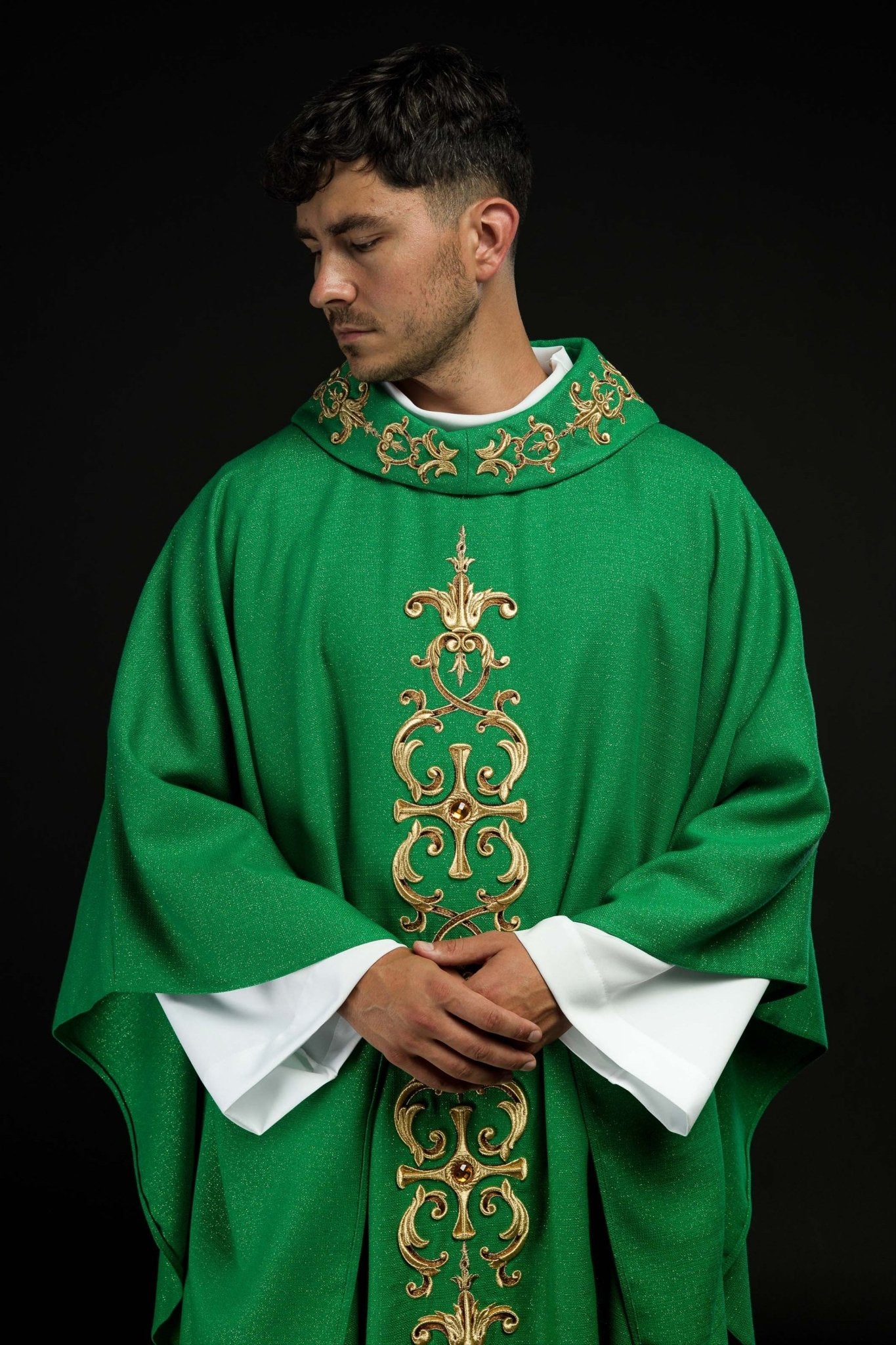 Chasuble verte richement brodée de pierres LE/7014/01 - CHASUBLES.FR