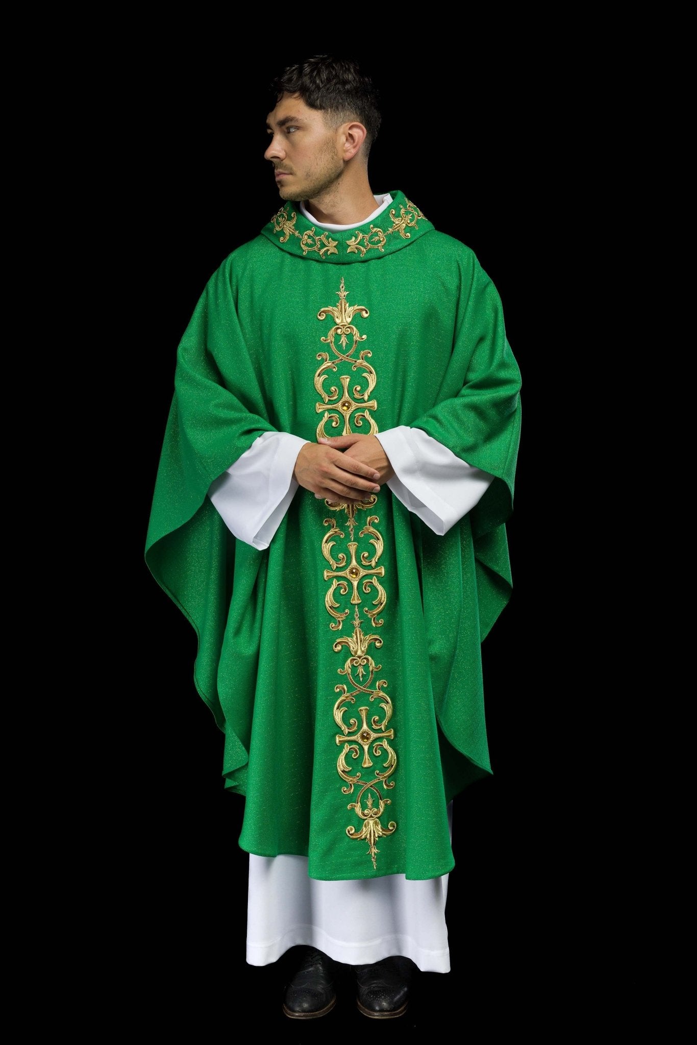 Chasuble verte richement brodée de pierres LE/7014/01 - CHASUBLES.FR
