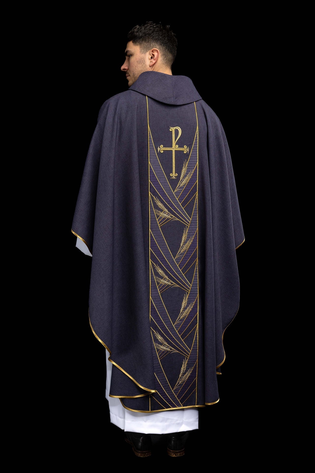 Chasuble violette avec bande brodée Pax LE/7050/03 - CHASUBLES.FR