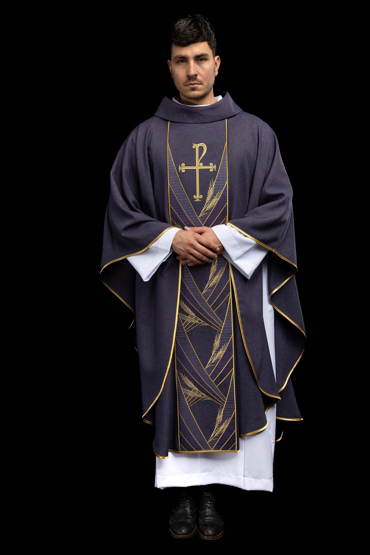 Chasuble violette avec bande brodée Pax LE/7050/03 - CHASUBLES.FR