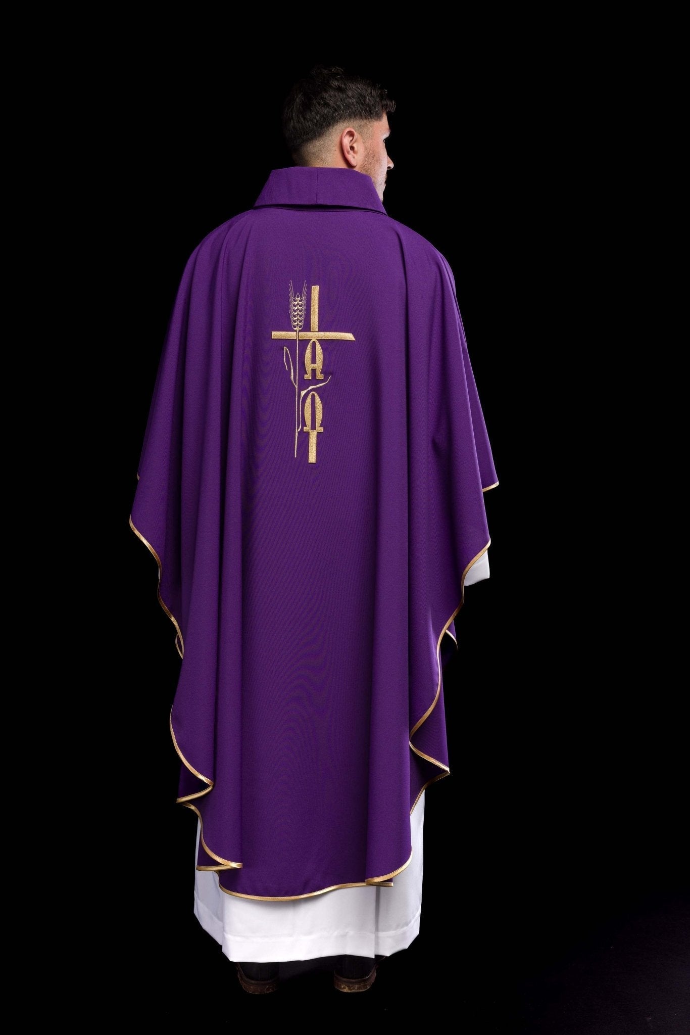 Chasuble violette avec broderie Alpha Omega KOR/013/03/12 FIOLET - CHASUBLES.FR