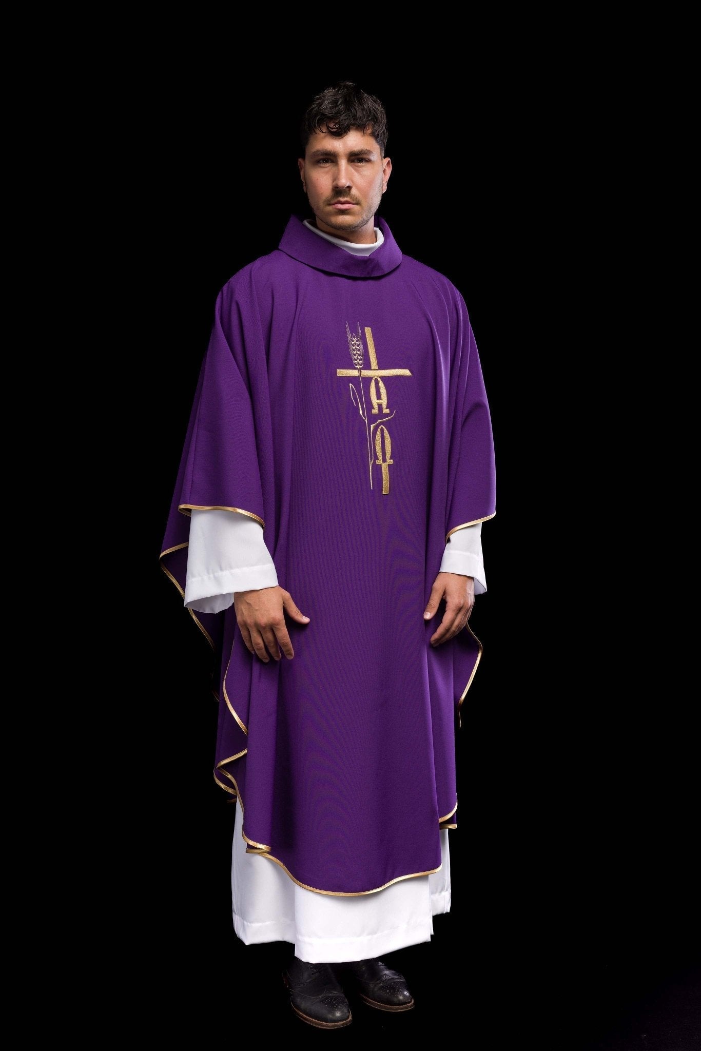 Chasuble violette avec broderie Alpha Omega KOR/013/03/12 FIOLET - CHASUBLES.FR