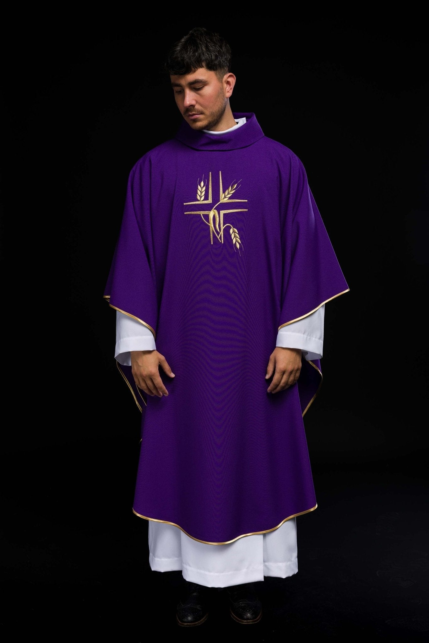 Chasuble violette avec broderie de la Croix KOR/016/03/12 FIOLET - CHASUBLES.FR