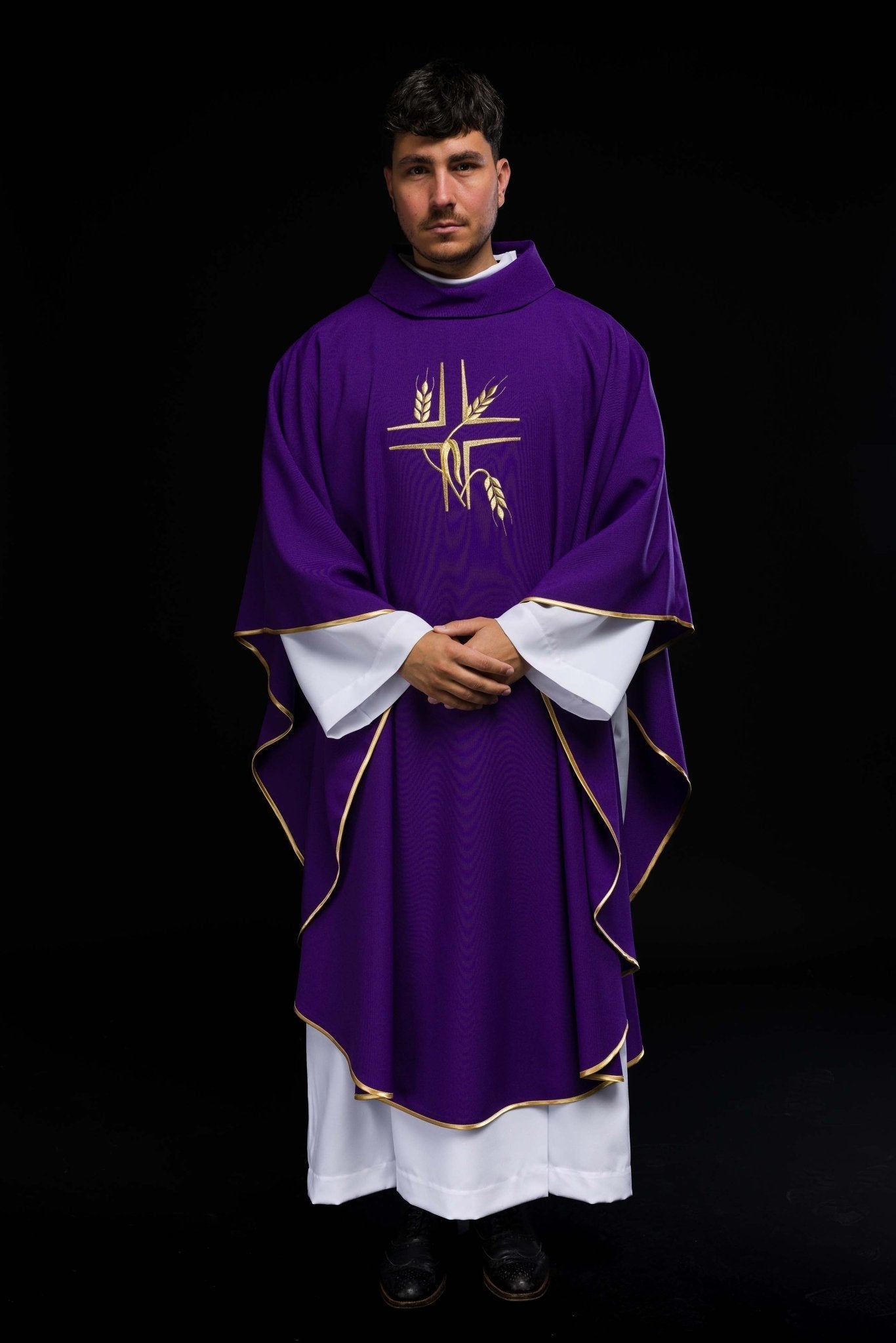 Chasuble violette avec broderie de la Croix KOR/016/03/12 FIOLET - CHASUBLES.FR