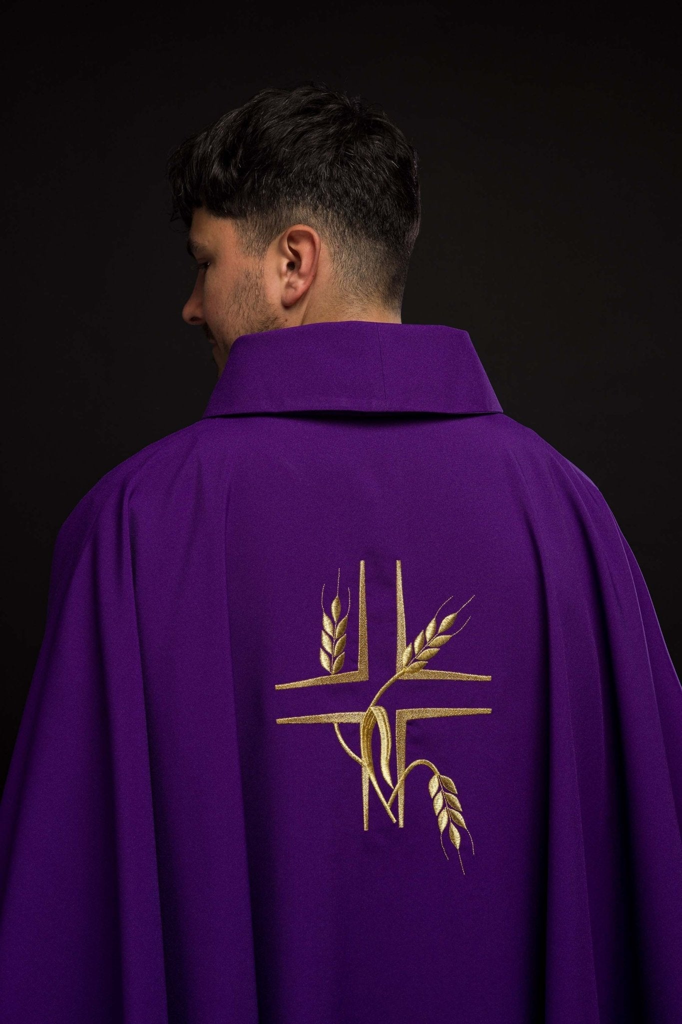Chasuble violette avec broderie de la Croix KOR/016/03/12 FIOLET - CHASUBLES.FR
