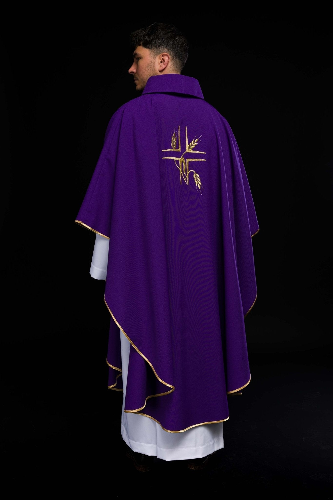 Chasuble violette avec broderie de la Croix KOR/016/03/12 FIOLET - CHASUBLES.FR