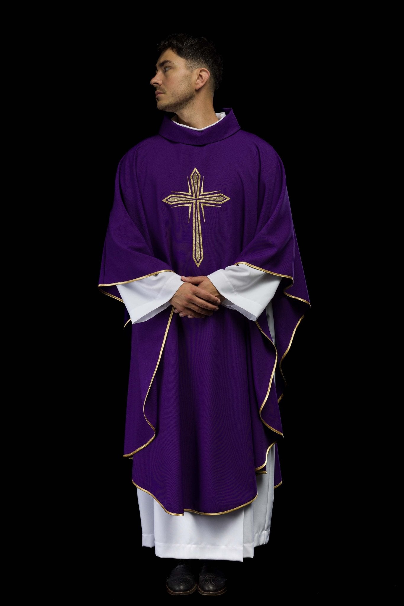 Chasuble violette avec broderie en croix KOR/037/03/12 FIOLET - CHASUBLES.FR