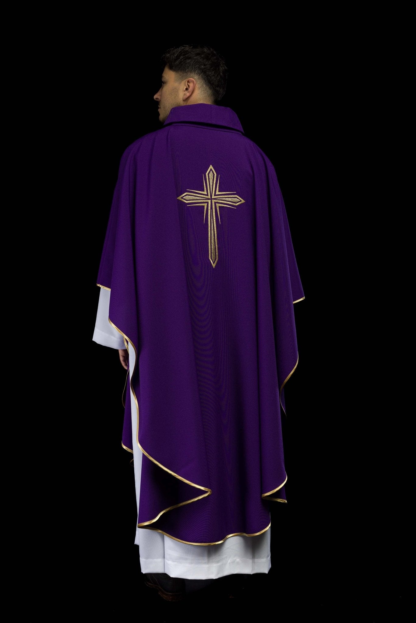 Chasuble violette avec broderie en croix KOR/037/03/12 FIOLET - CHASUBLES.FR