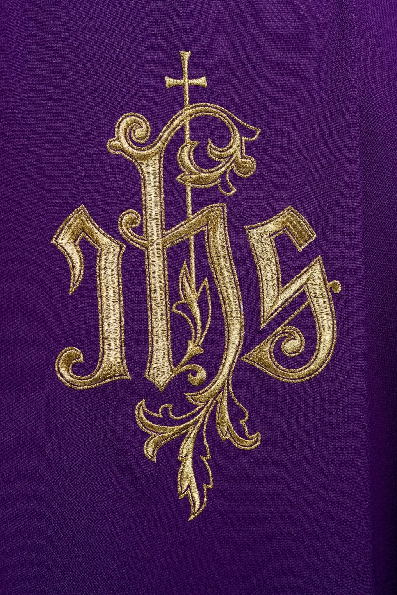 Chasuble violette avec broderie IHS dorée KOR/032/03/12 FIOLET - CHASUBLES.FR