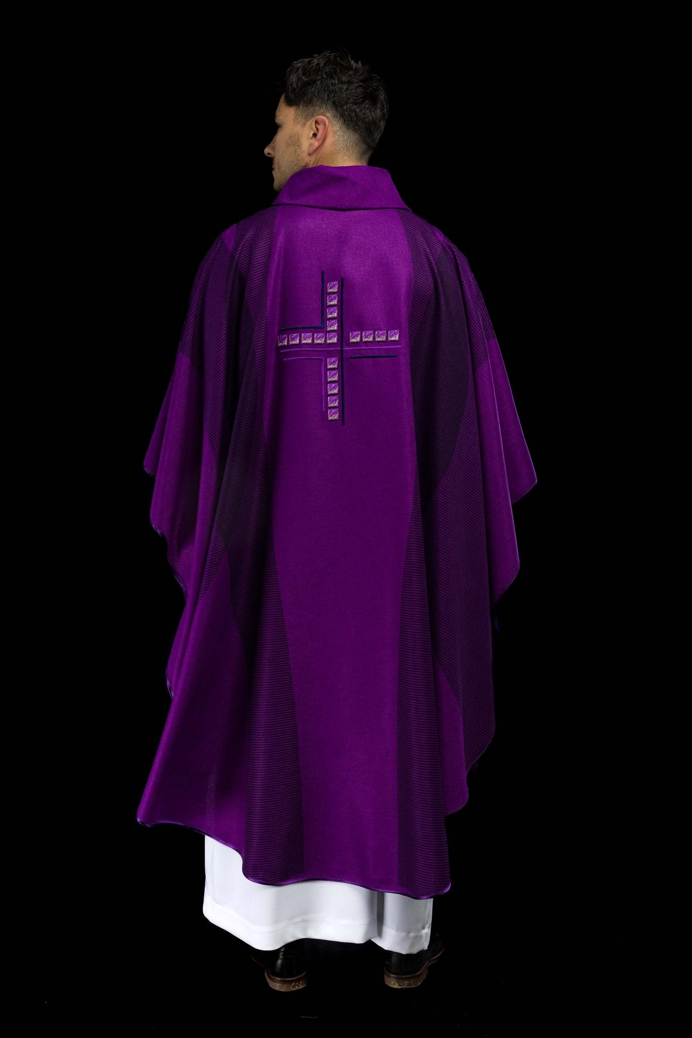 Chasuble violette avec croix HA7036-03 FIOLET - CHASUBLES.FR