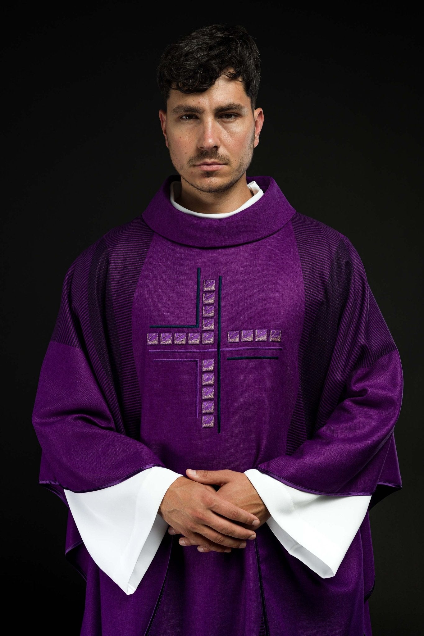 Chasuble violette avec croix HA7036-03 FIOLET - CHASUBLES.FR