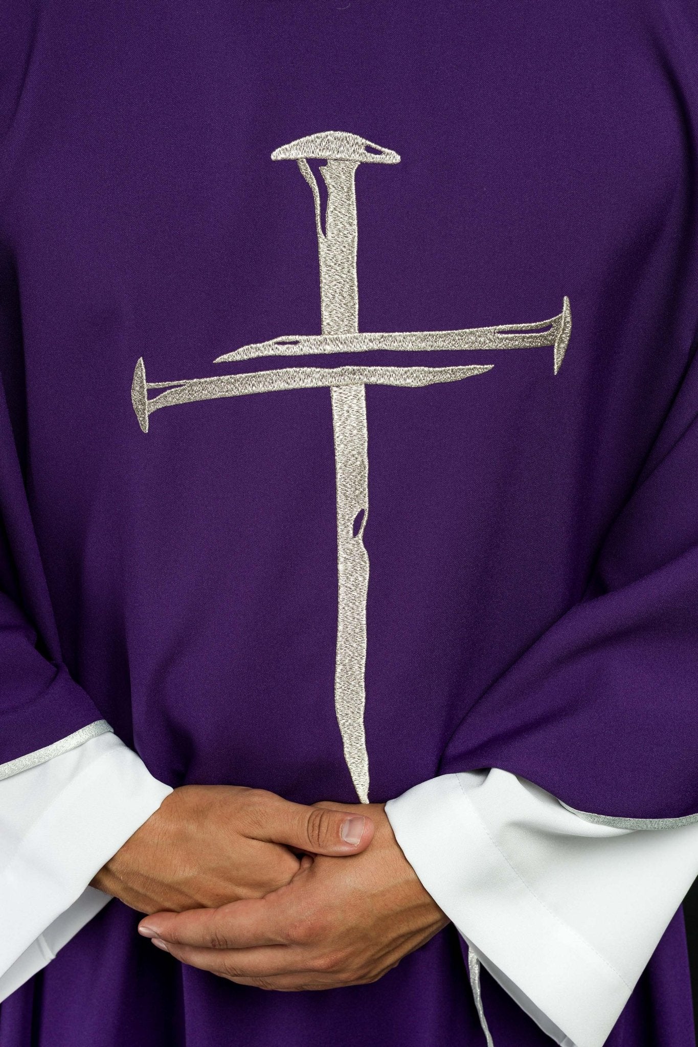 Chasuble violette avec croix KOR/225/03/12 FIOLET - CHASUBLES.FR