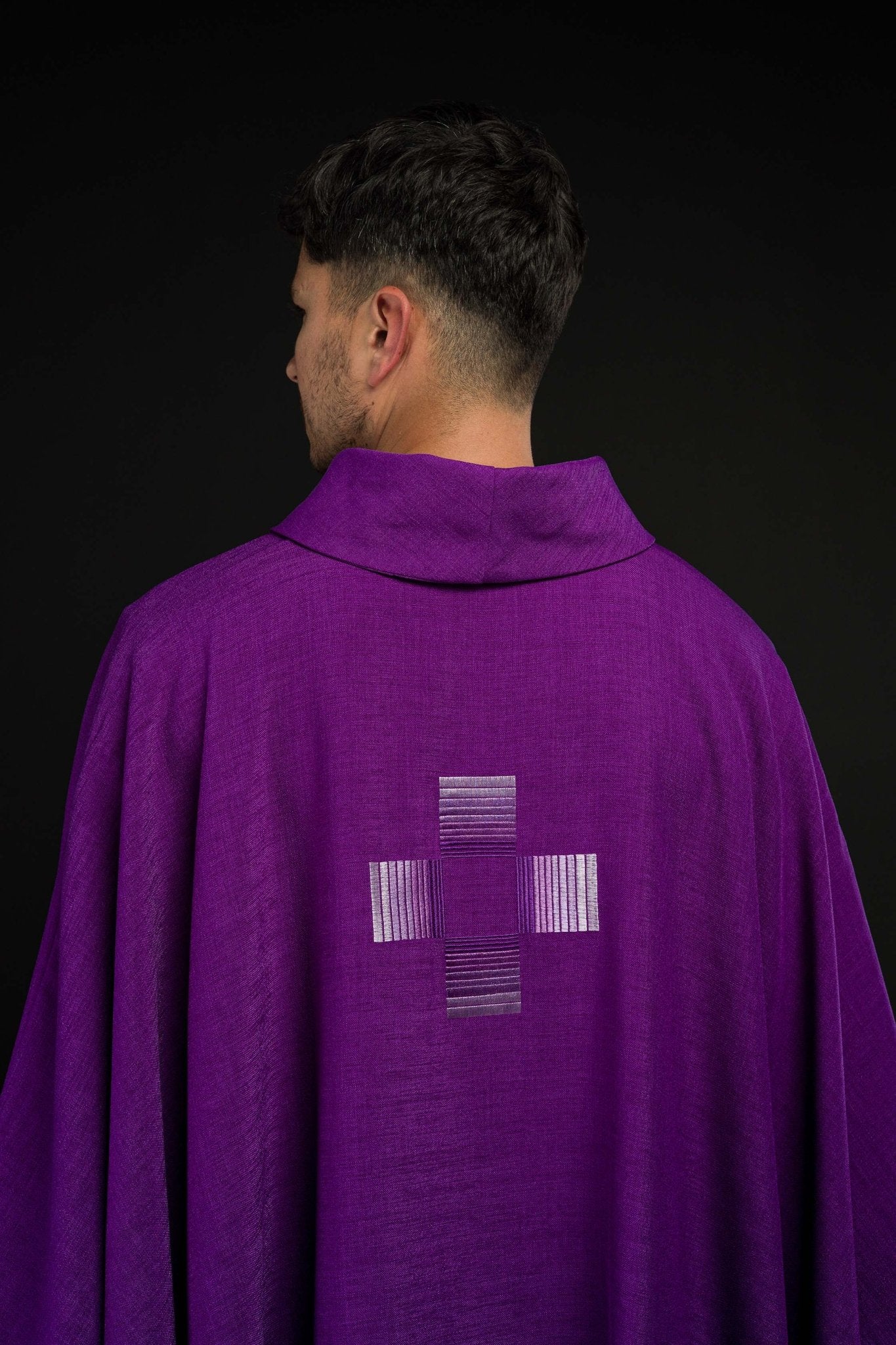 Chasuble violette avec croix brodées HA7033-03 FIOLET - CHASUBLES.FR