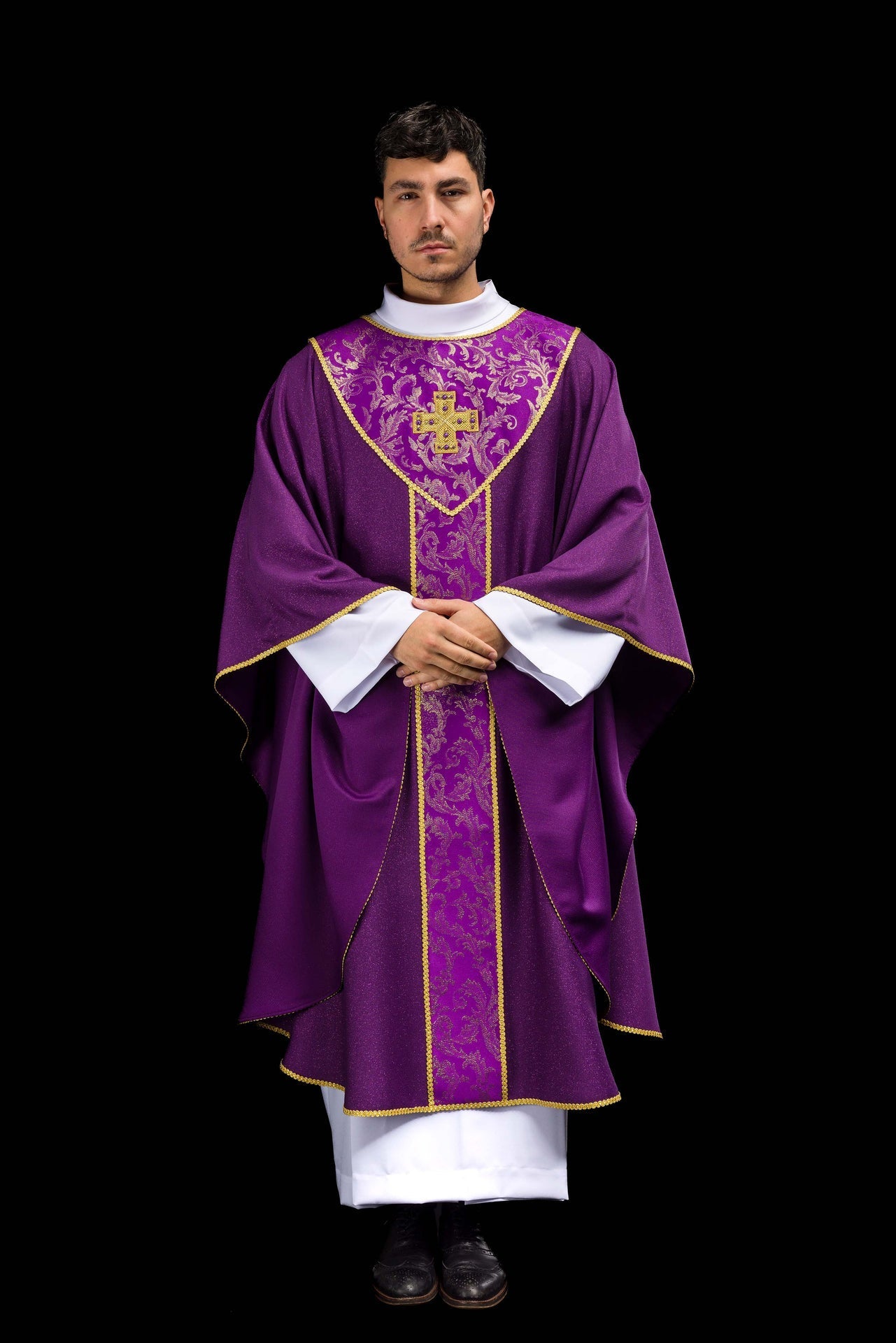 Chasuble violette avec croix ornée de tissu jacquard LE/7075/03 - CHASUBLES.FR