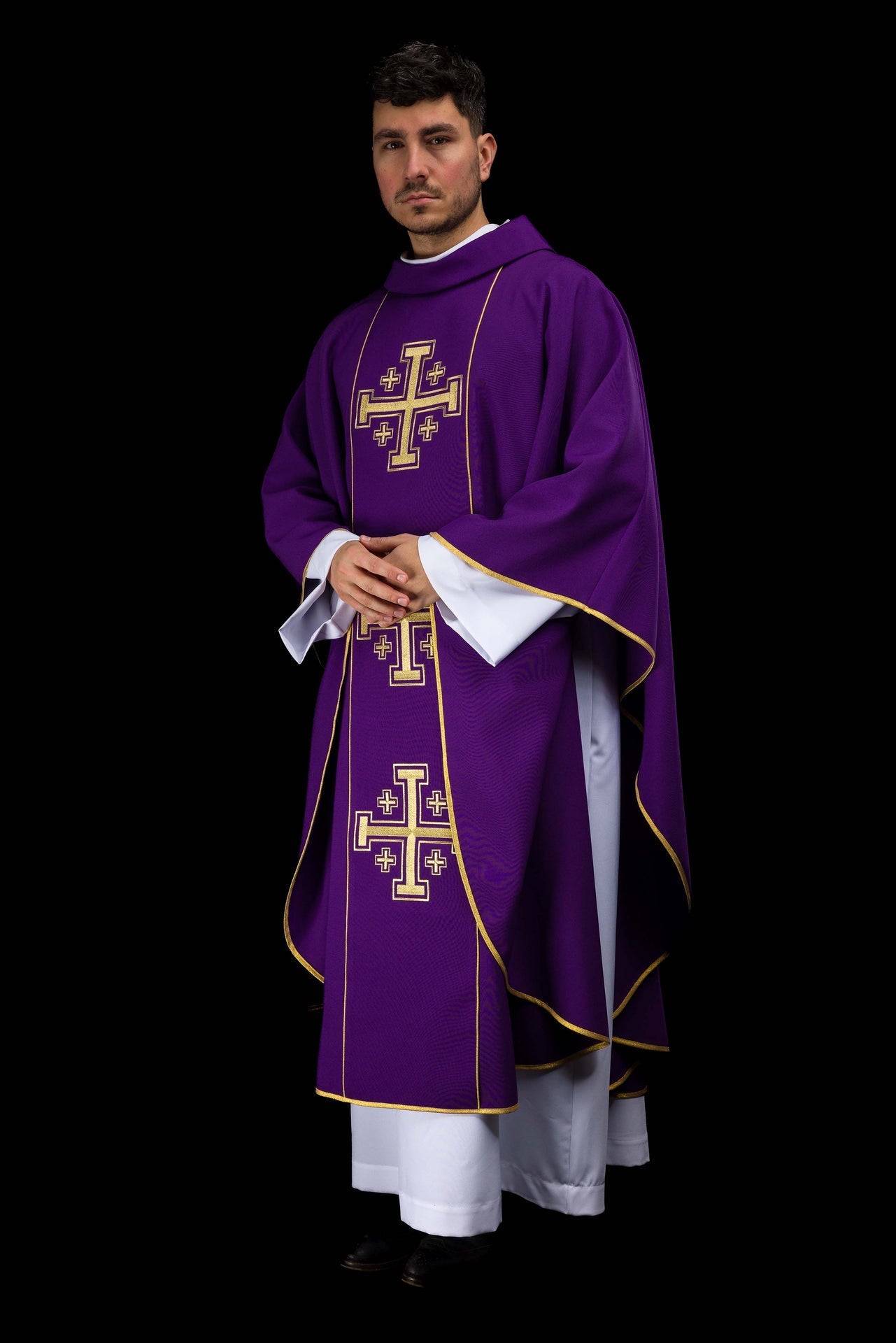 Chasuble violette brodée avec bande et croix de Jérusalem KDT/7046/03/01 - CHASUBLES.FR