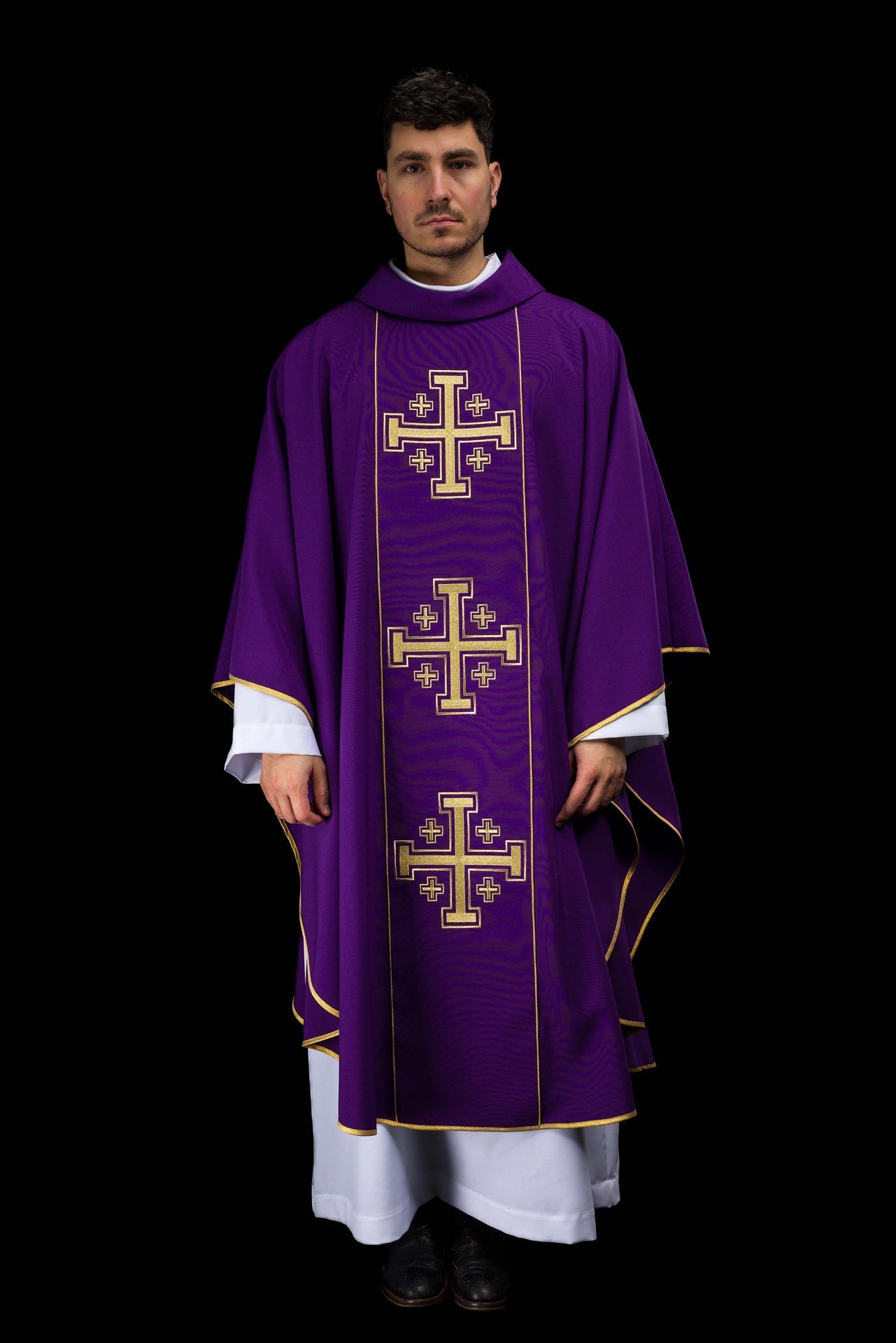 Chasuble violette brodée avec bande et croix de Jérusalem KDT/7046/03/01 - CHASUBLES.FR