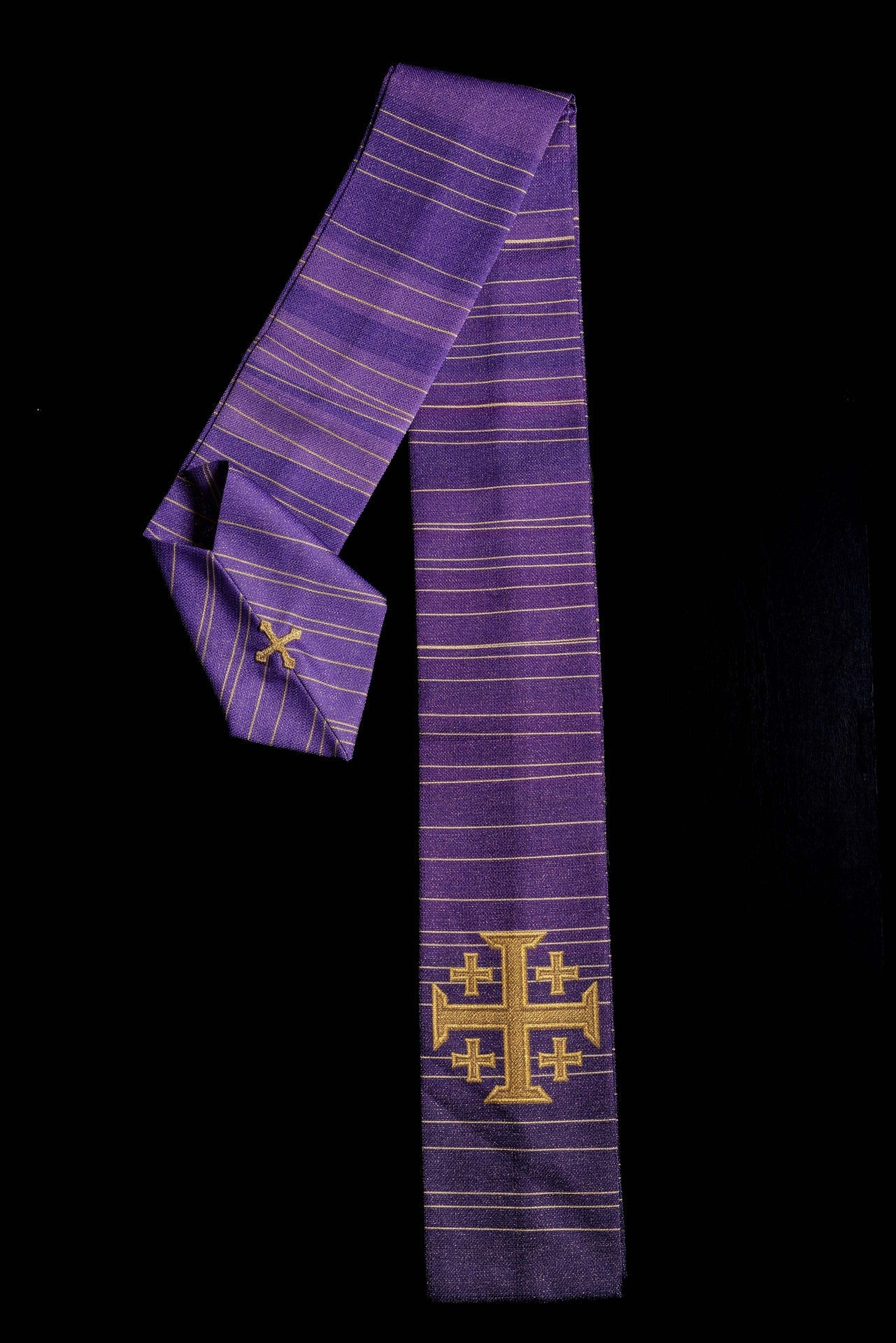 Chasuble violette imprimée avec la Croix de Jérusalem KOD/7001/03/40 - CHASUBLES.FR