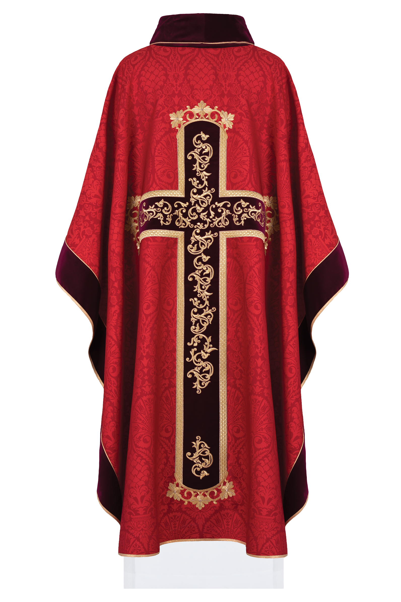 Chasuble rouge brodée du motif de Jésus-Christ