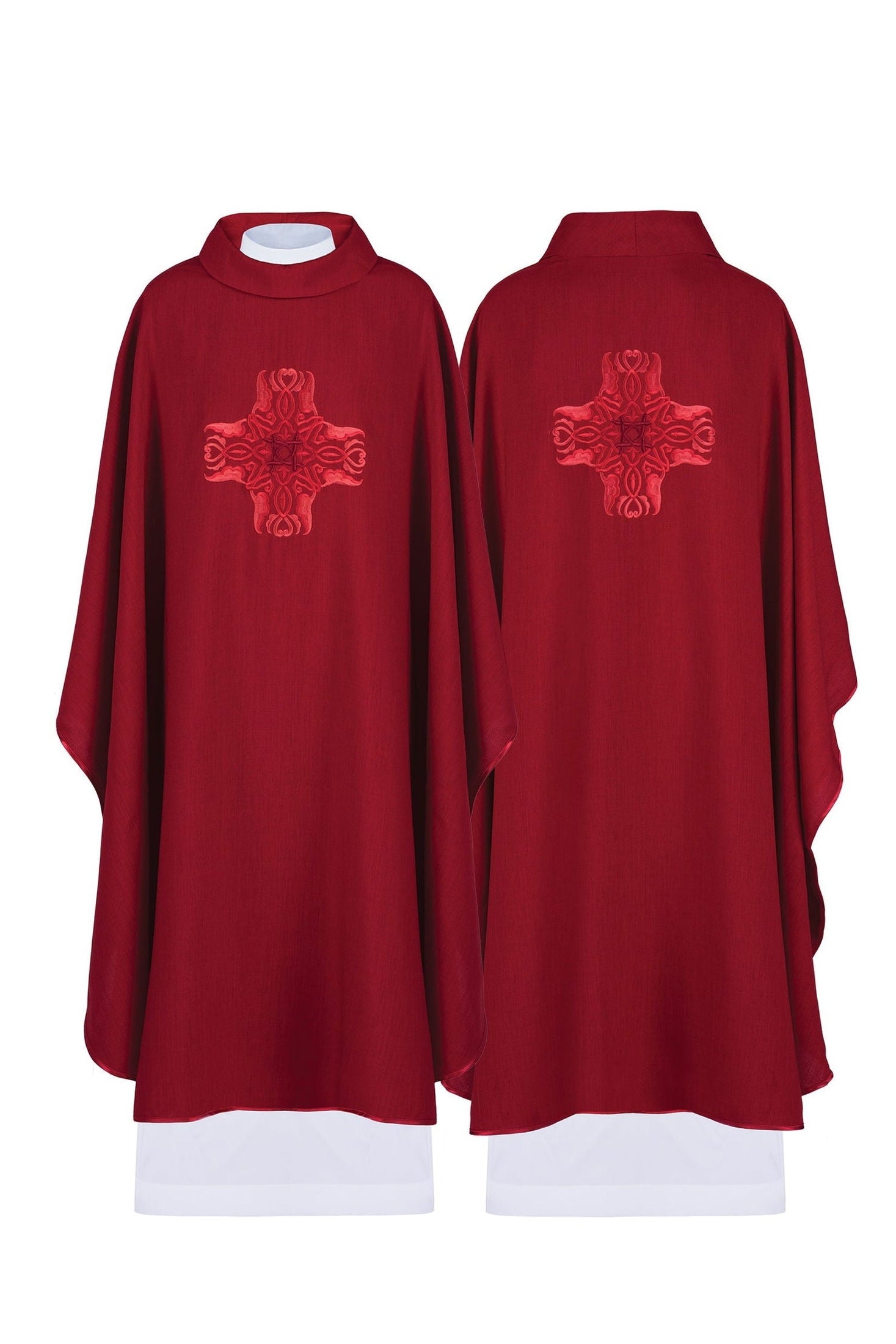 Chasuble rouge avec une broderie de Croix