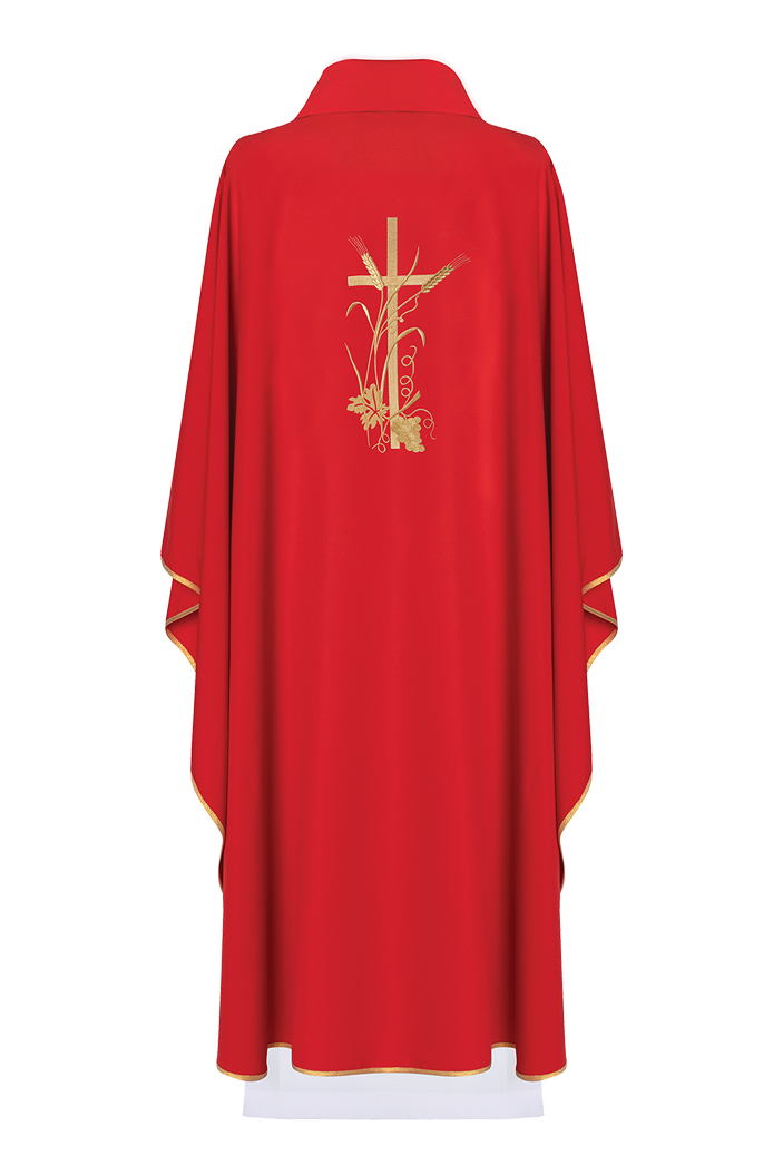 Chasuble rouge avec broderie de croix dorée