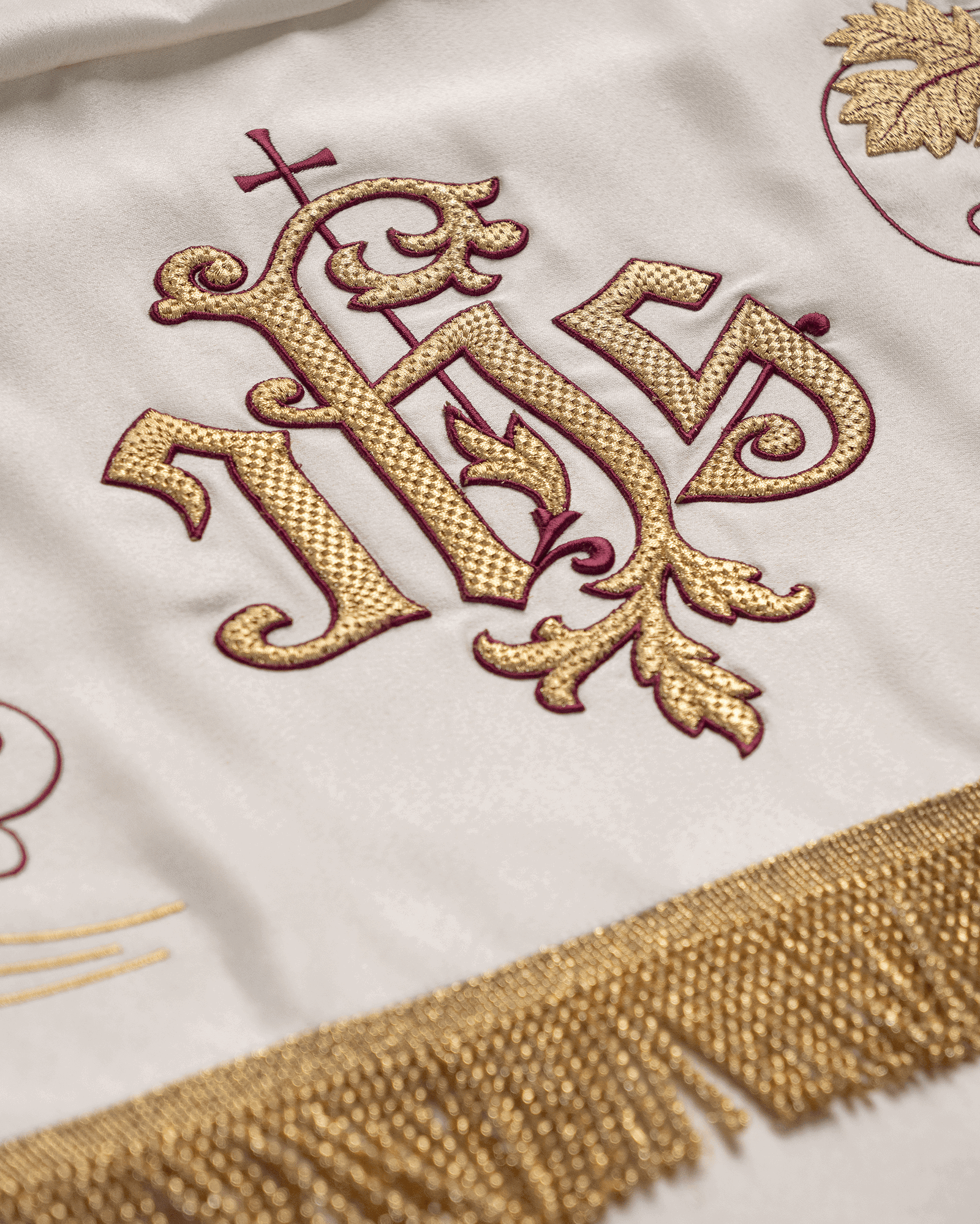 Dais de procession avec motif de calice, sacré cœur, JHS et un agneau KBA/001 130*160 - CHASUBLES.FR