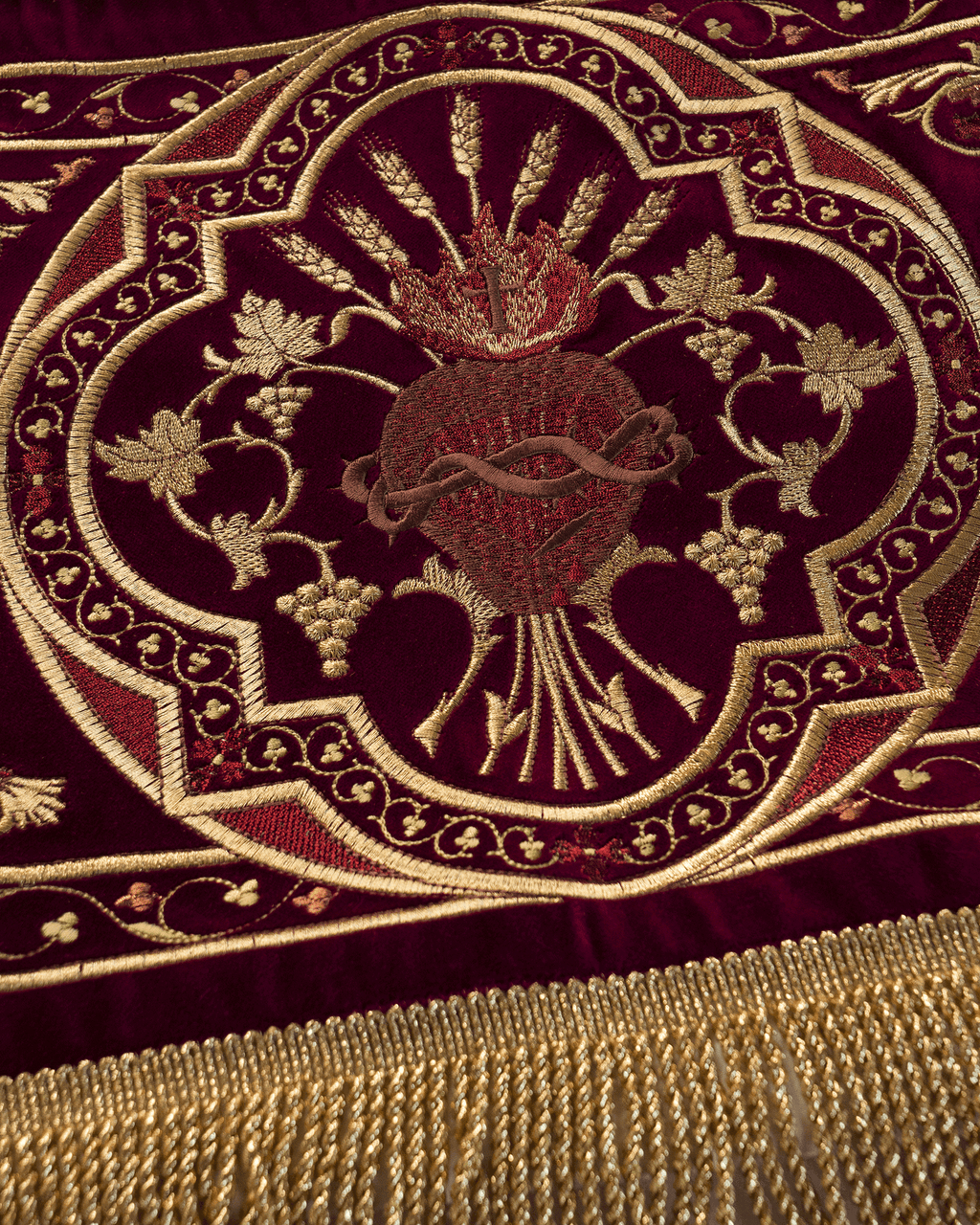Dais de procession brodé sur velours KBA/004/05/20/PA 140*160 - CHASUBLES.FR