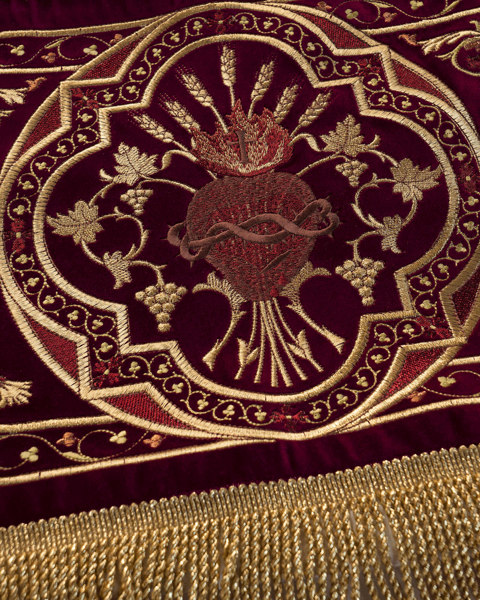 Dais de procession brodé sur velours KBA/004/05/20/PA 140*160 - CHASUBLES.FR