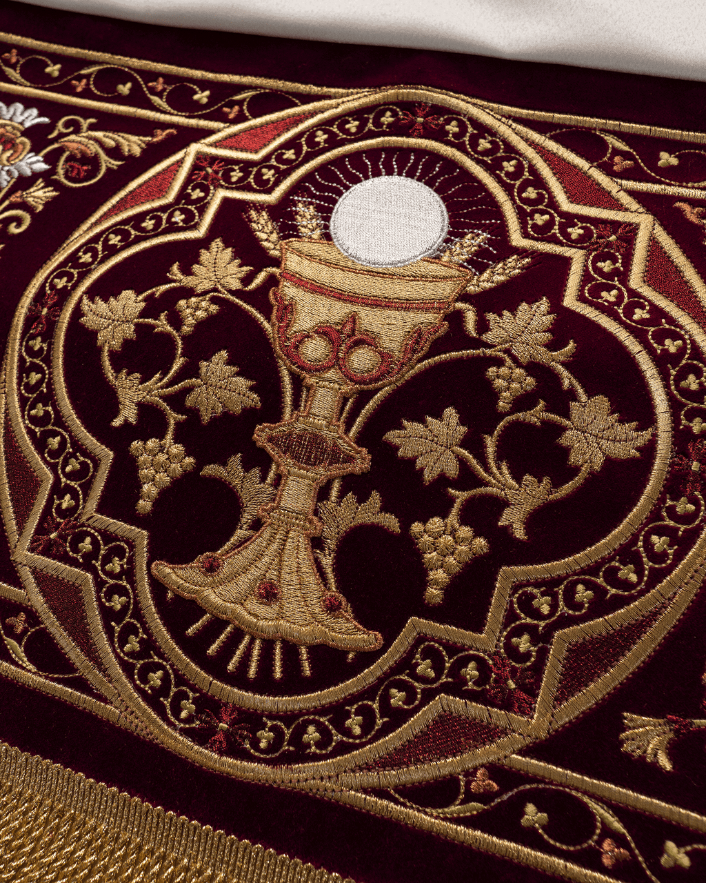 Dais de procession brodé sur velours KBA/004/05/20/PA 140*160 - CHASUBLES.FR