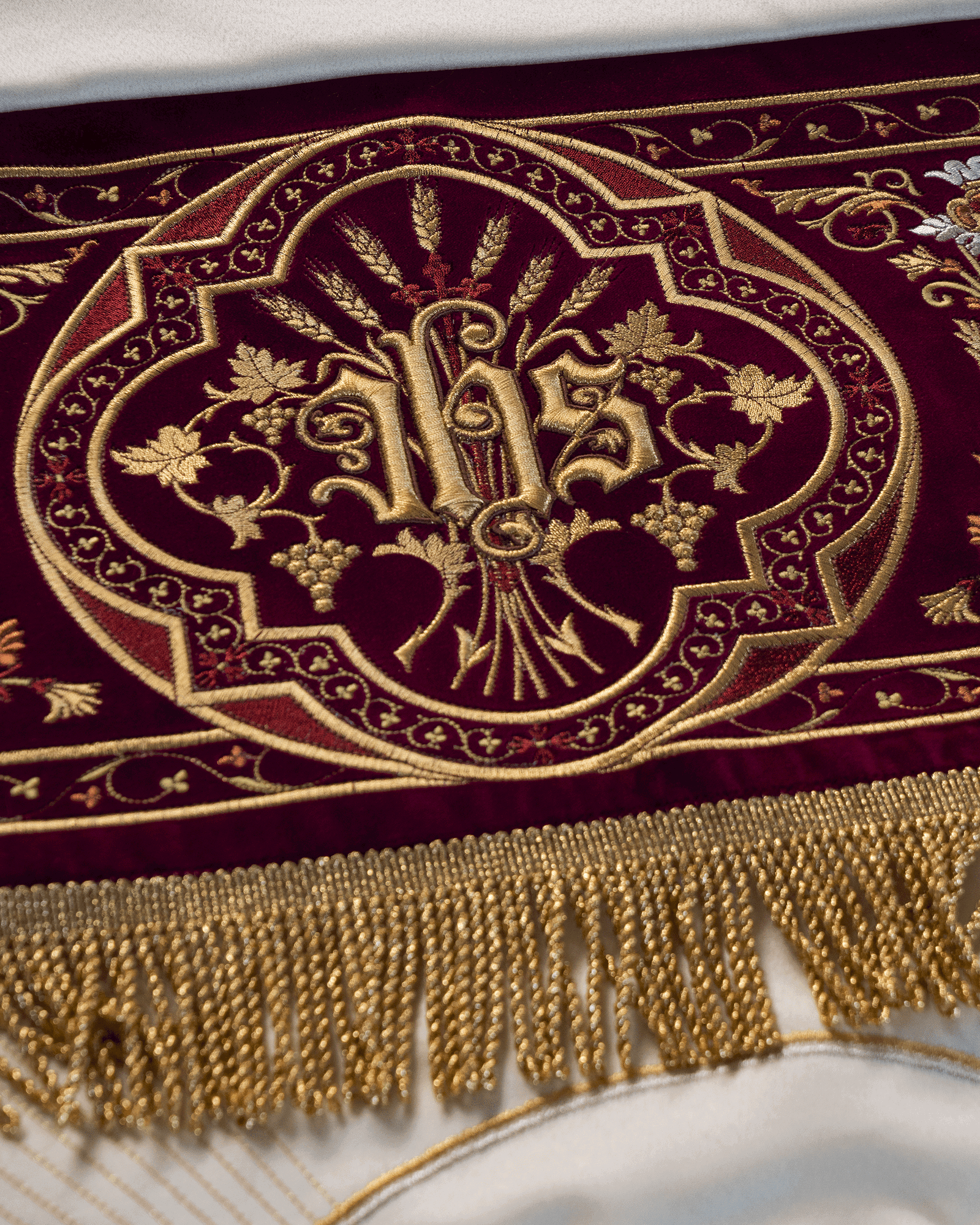Dais de procession brodé sur velours KBA/004/05/20/PA 140*160 - CHASUBLES.FR