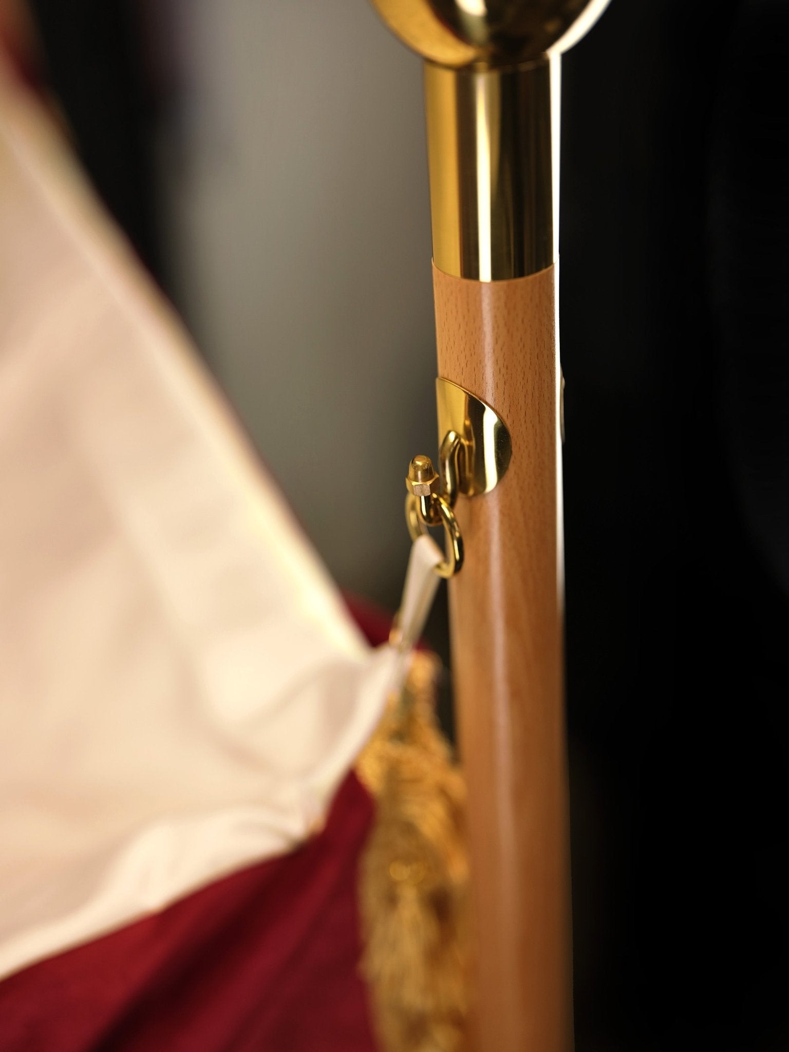 Dais de procession brodé sur velours bordeaux LE/0030/05/20/PA 130*160 - CHASUBLES.FR