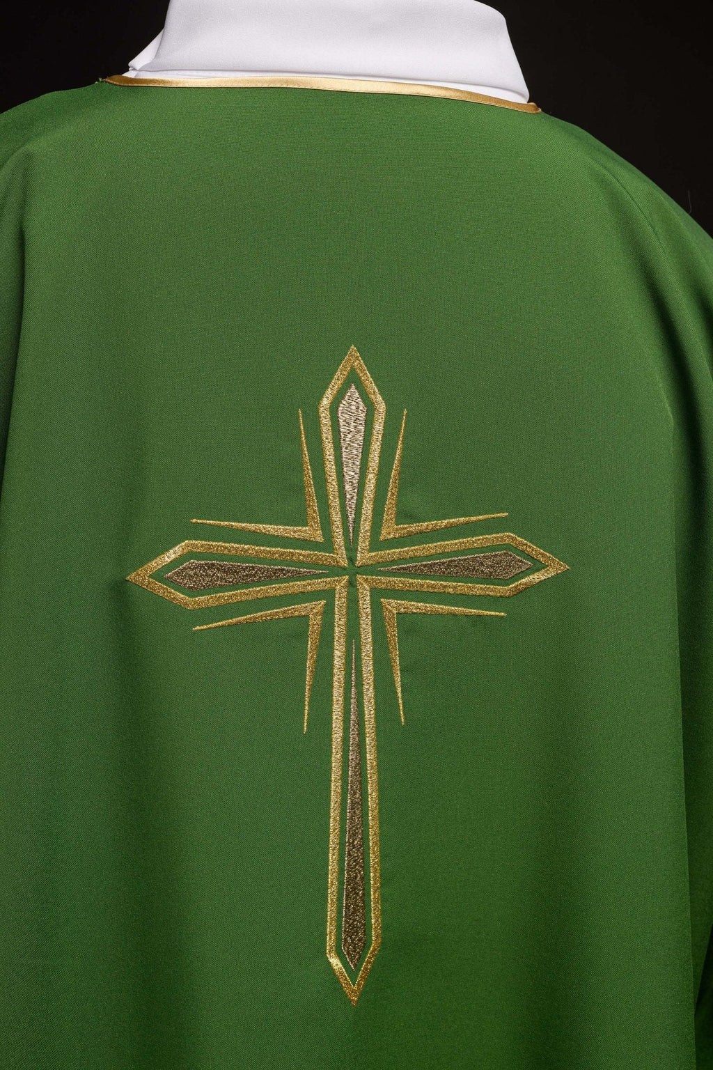 Dalmática verde con cruz dorada bordada KDL/037/01/12/D - CHASUBLES.FR