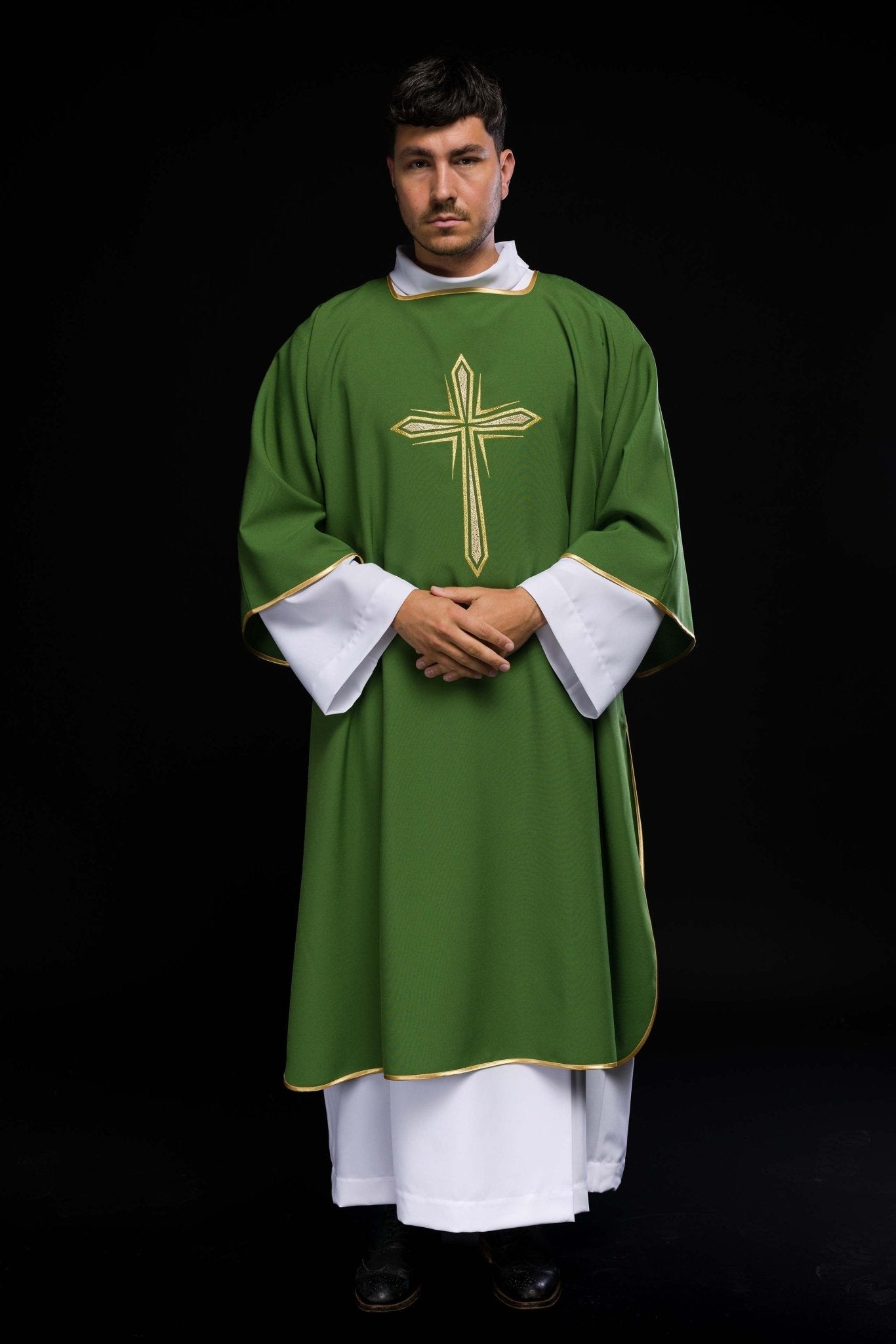 Dalmática verde con cruz dorada bordada KDL/037/01/12/D - CHASUBLES.FR