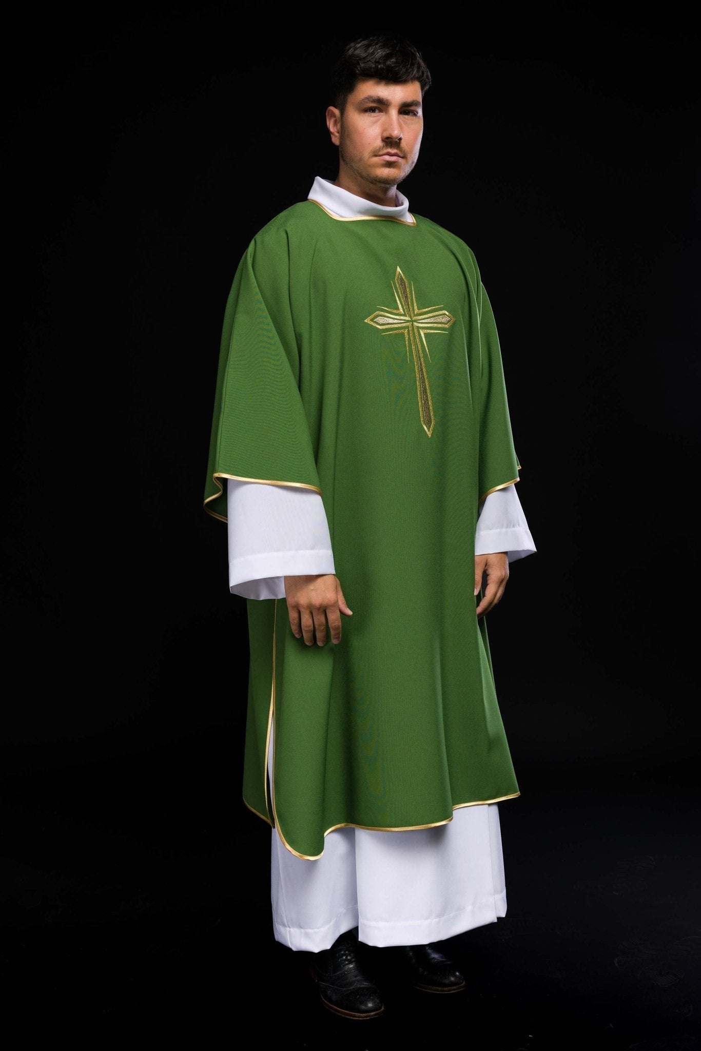 Dalmática verde con cruz dorada bordada KDL/037/01/12/D - CHASUBLES.FR