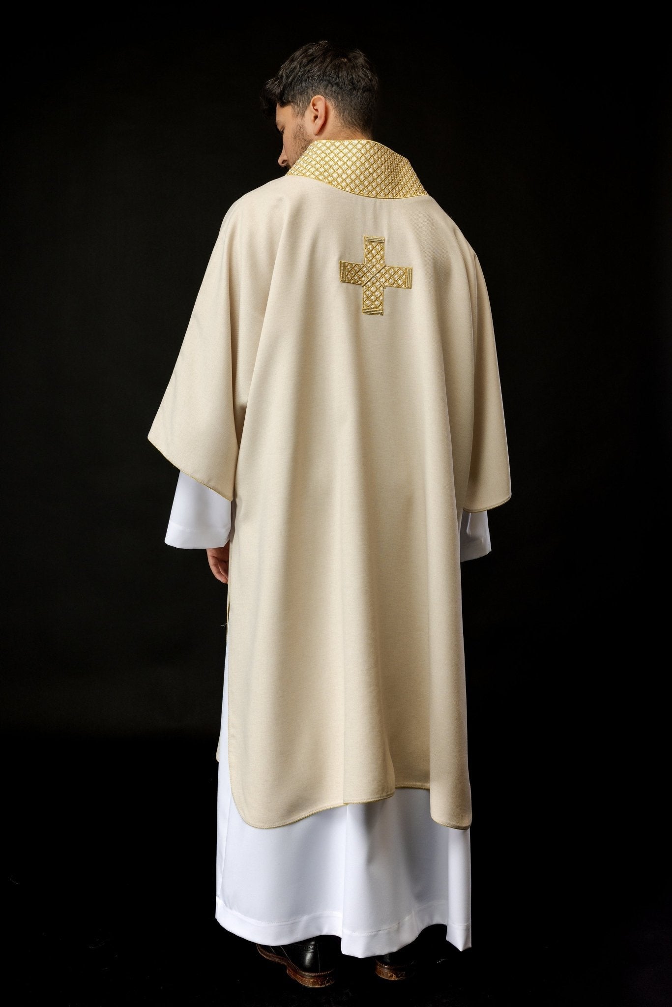 Dalmatie avec croix brodées et col écru S - 1070 - 05 - 70 - D DALMATYK - CHASUBLES.FR