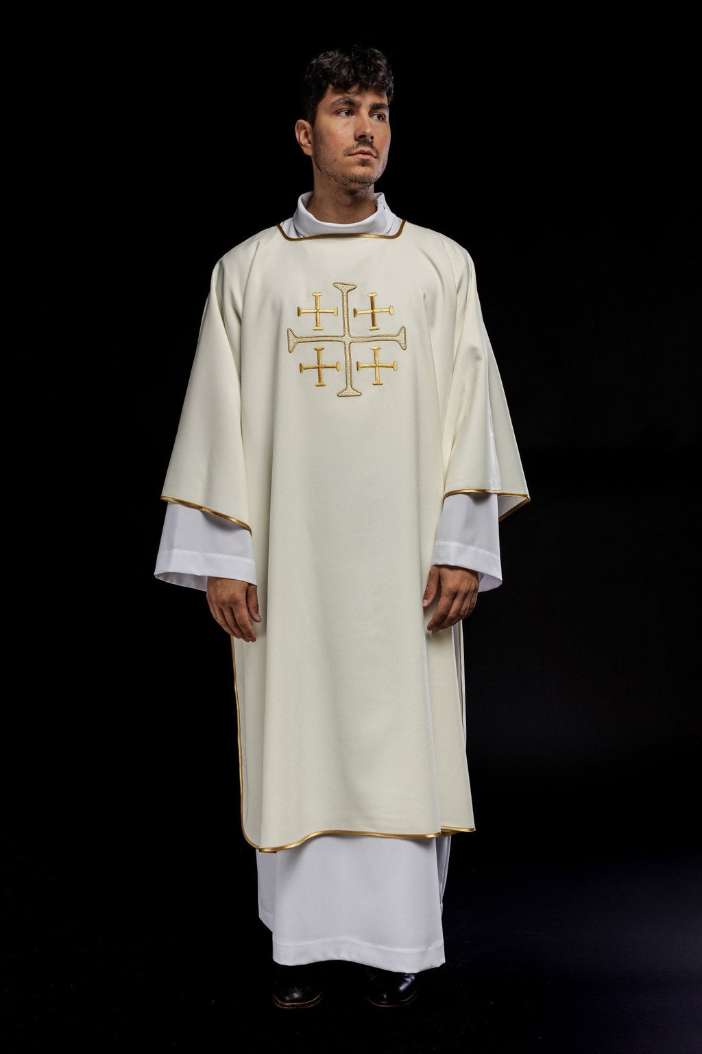 Dalmatie avec croix brodées or écru KDL/260/05/12/A - CHASUBLES.FR