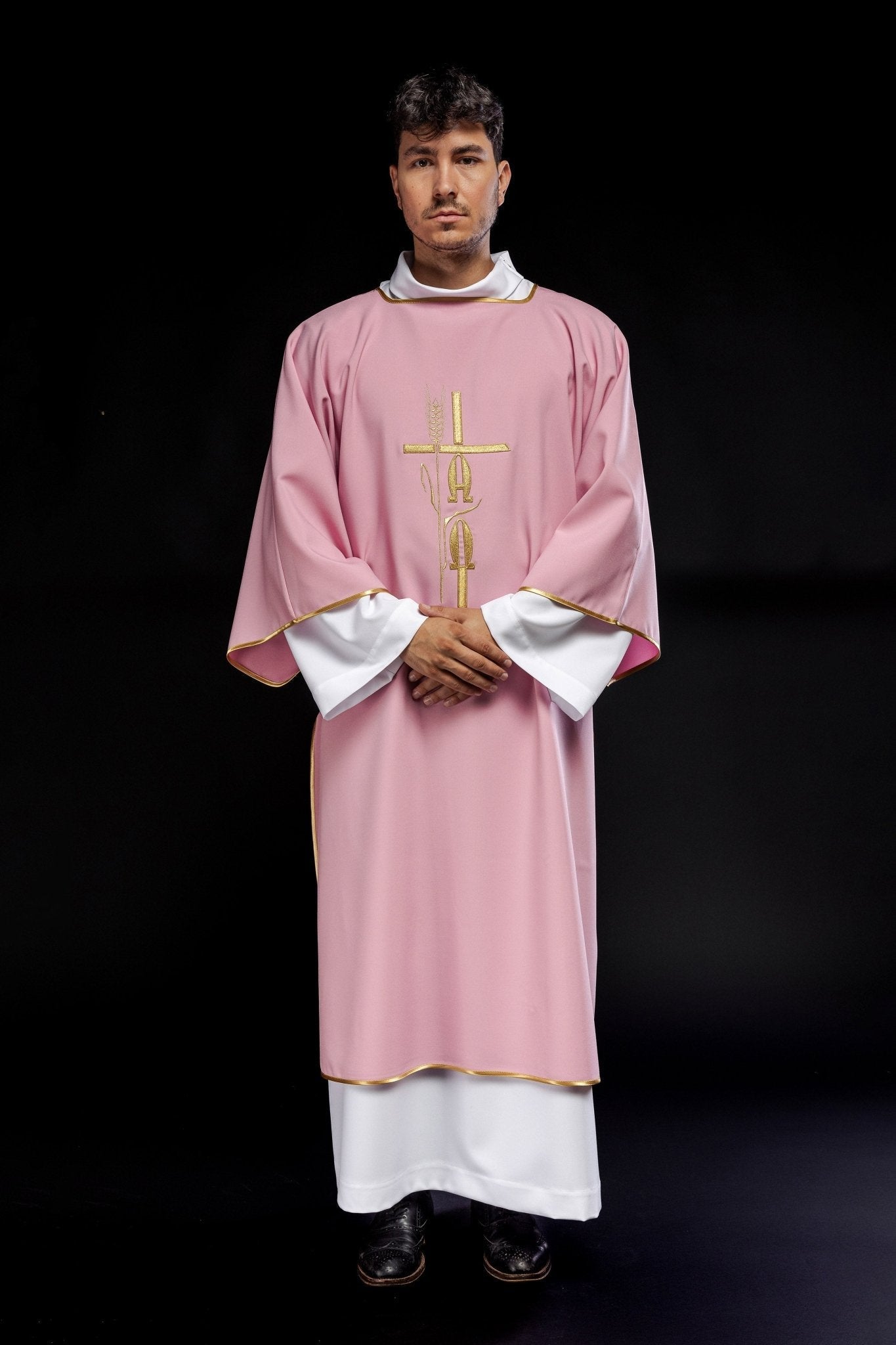 Dalmatie rose avec broderie Alpha Omega KDL/013/08/12/D - CHASUBLES.FR