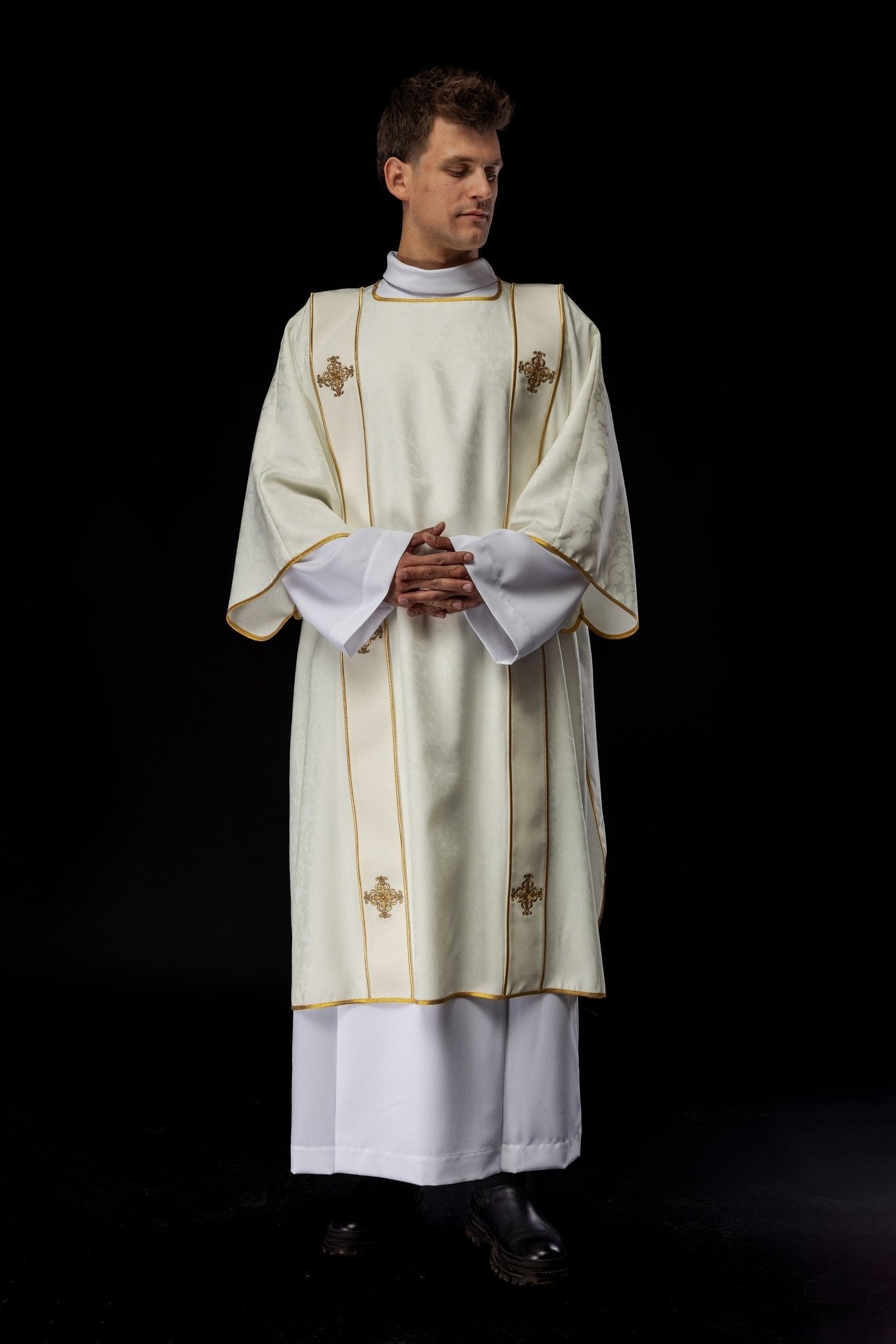 Dalmatien à rayures et croix dorées brodées sur jacquard écru KDL/284/05/81/B - CHASUBLES.FR