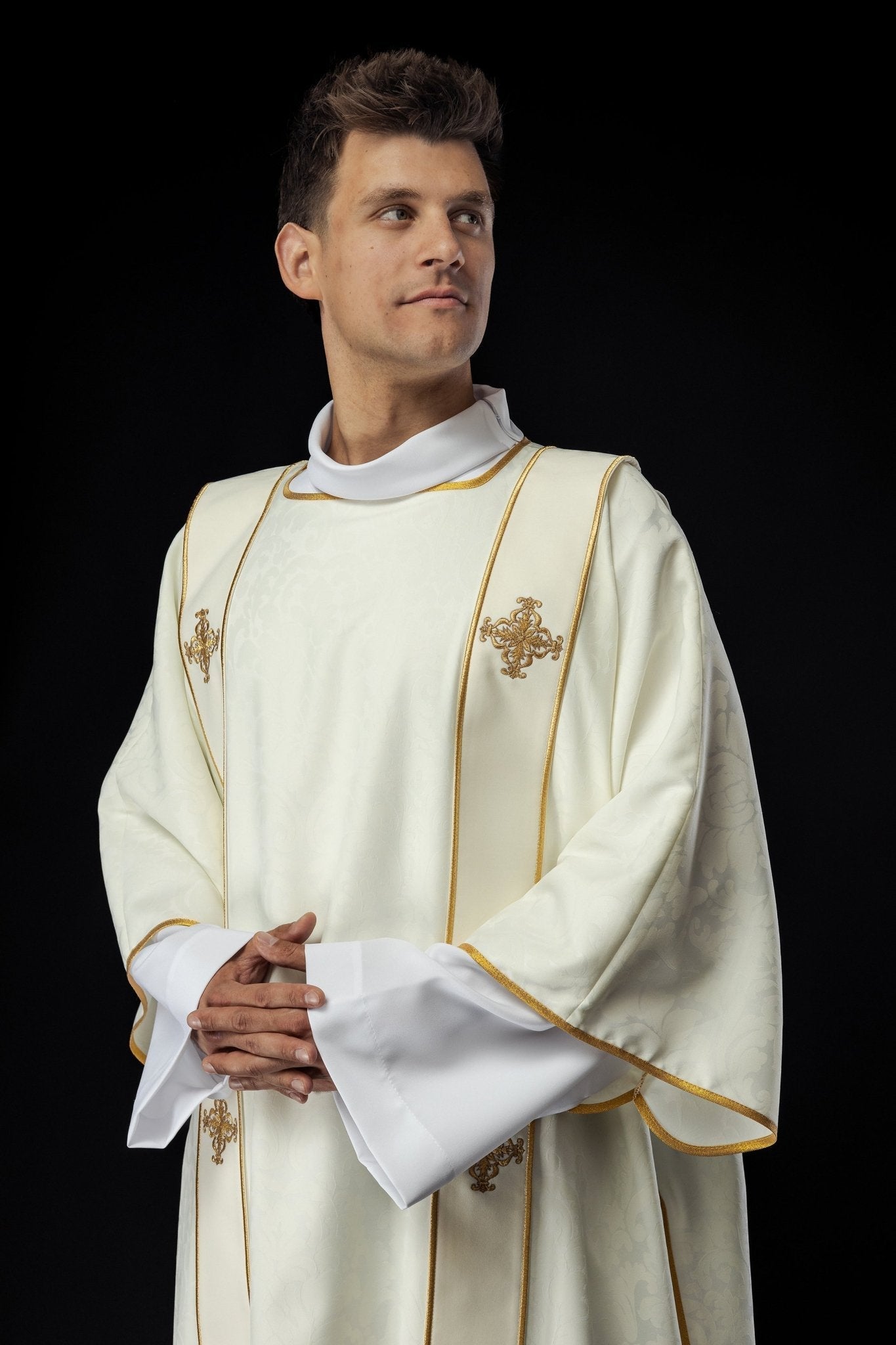 Dalmatien à rayures et croix dorées brodées sur jacquard écru KDL/284/05/81/B - CHASUBLES.FR