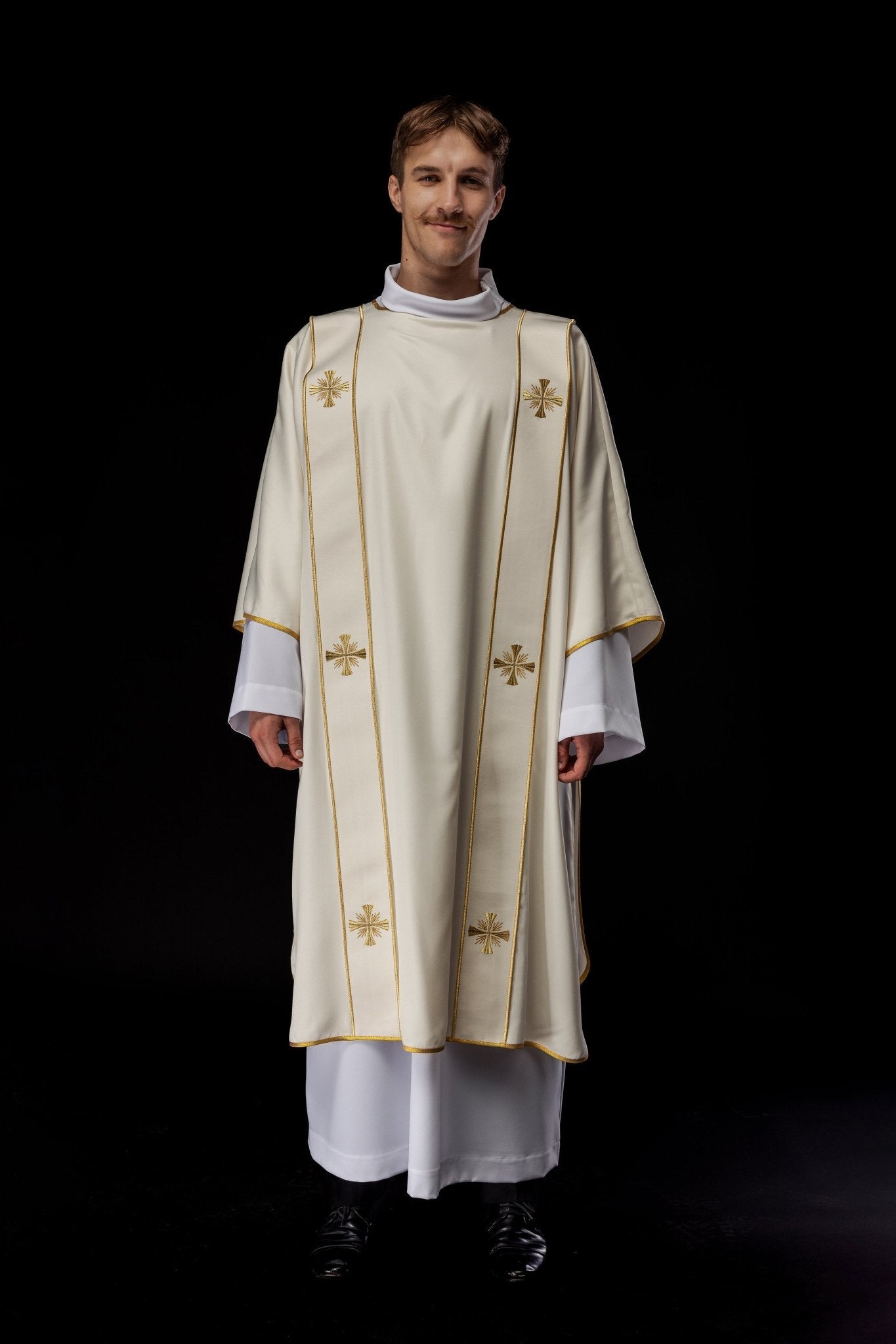 Dalmatien à sangles et croix dorées brodées écru KDL/285/05/53/B - CHASUBLES.FR