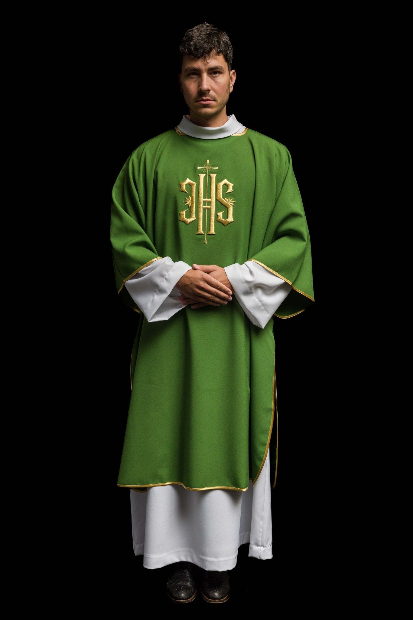 Dalmatien vert avec IHS brodé d'or KDL/215/01/12/D - CHASUBLES.FR