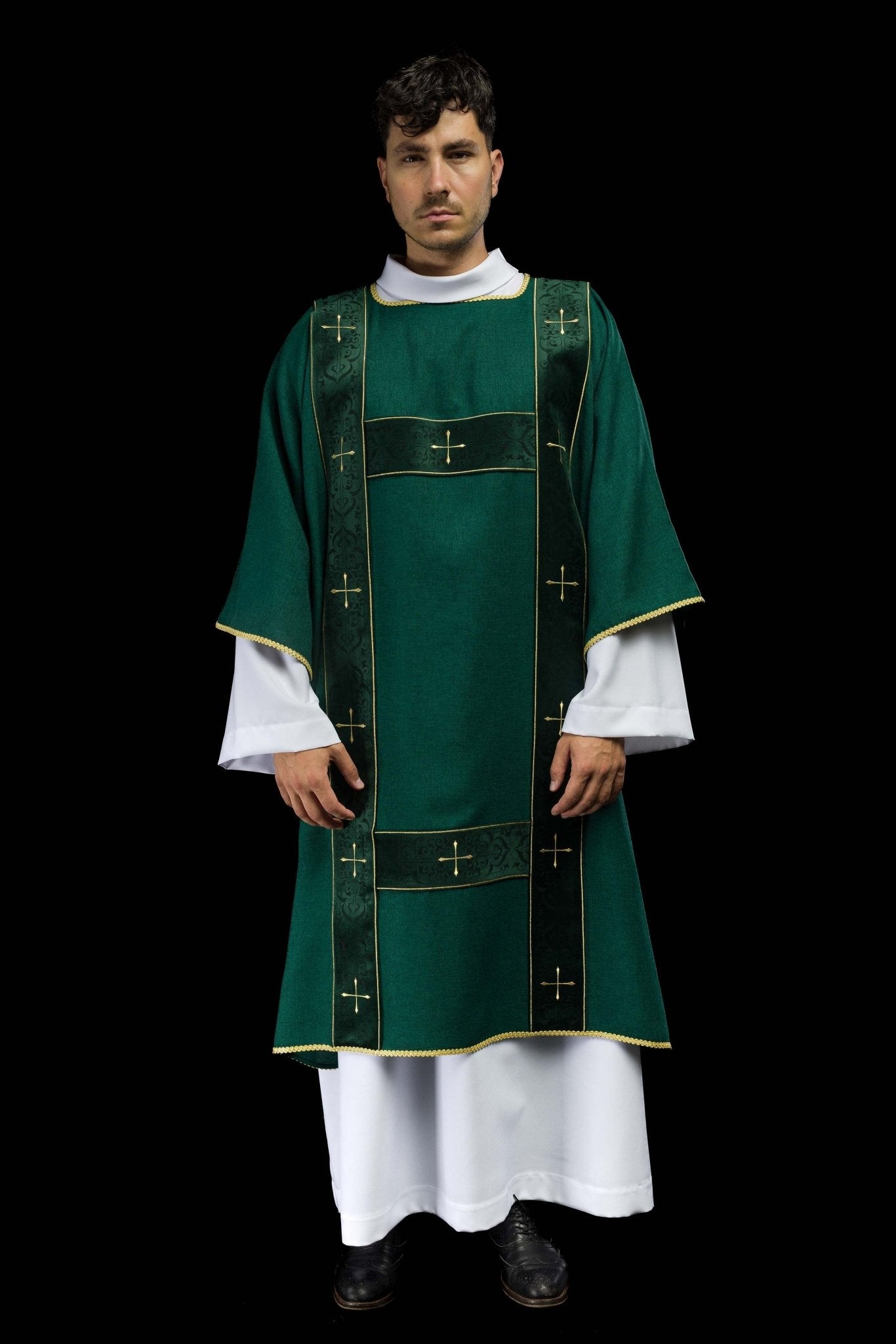 Dalmatique avec bandes en velours et croix dorées brodées verte LE/1073/01/B - CHASUBLES.FR